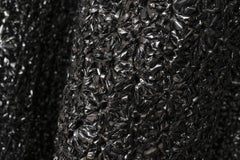 Sculpture murale contemporaine en matériaux mixtes, installation, matériel trouvé crocheté