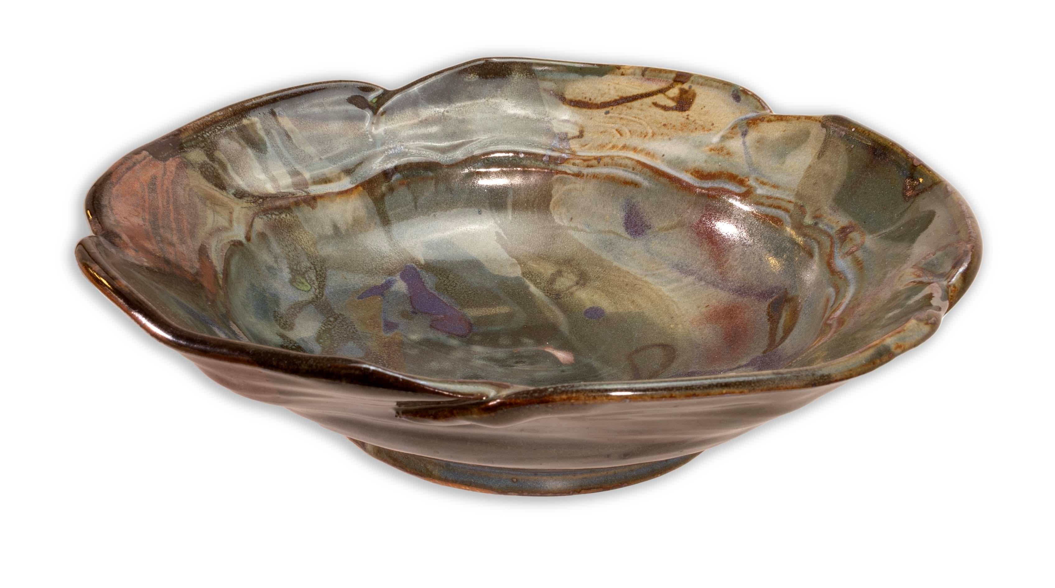 A modernist stoneware glazed ceramic turquoise bowl by Detroit artist John Glick of Plum Tree Pottery. Circa late 20th century. Glazed in earthtones. Artisisnal yet functional and makes a unique modern statement. From a private collection.
