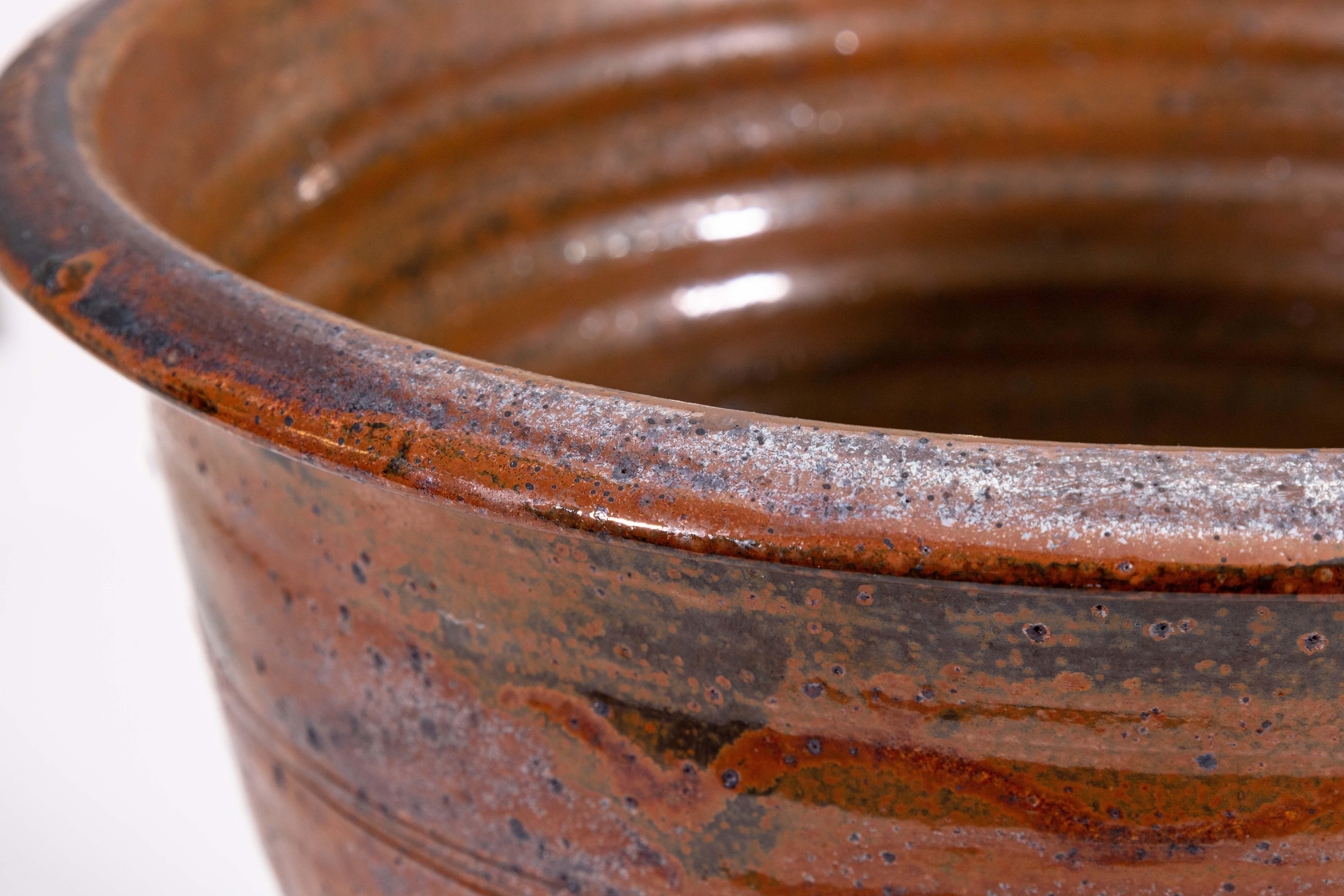 John Glick Jardinera con pie de cerámica esmaltada de gres modernista Plum Tree Pottery Estadounidense en venta