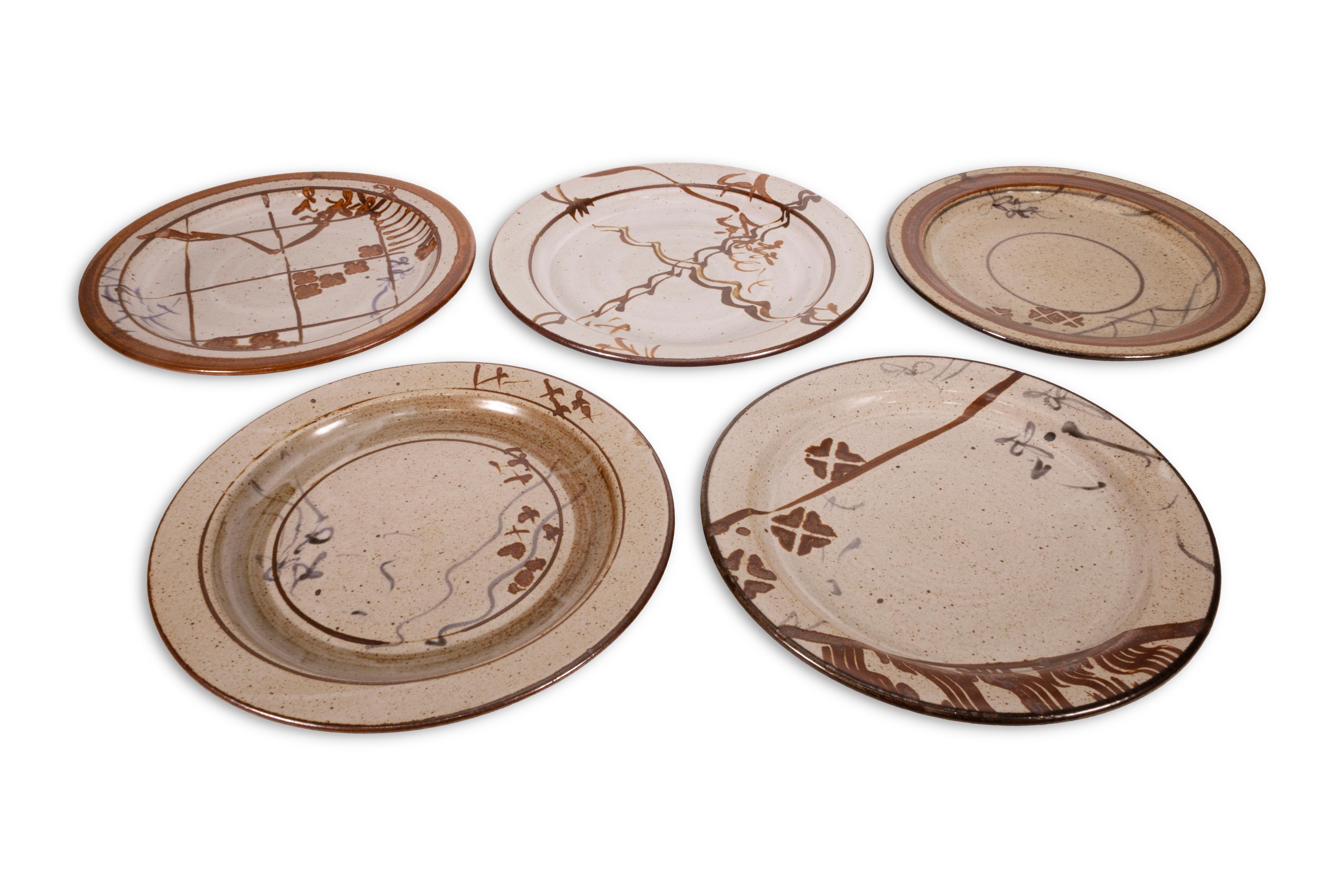 John Glick Juego de 5 Platos Firmados Cerámica Modernista Esmaltada de Gres Ciruelo en Bueno estado para la venta en Keego Harbor, MI