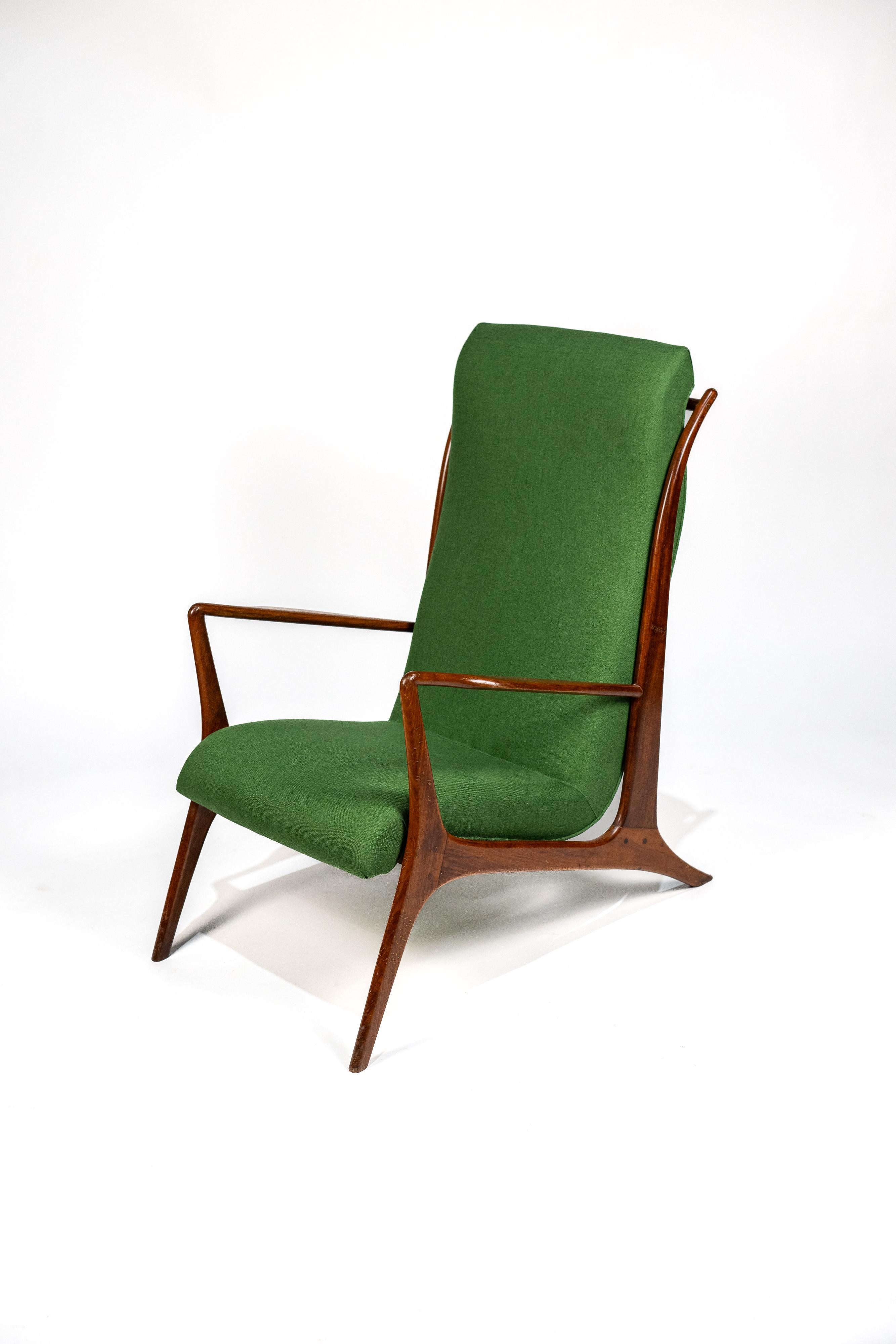 This armchair by John Graz, dating from the 1960s. The room is characterized by a high slightly inclined backrest, offering optimal comfort. Its contoured structure in caviuna, an exotic wood, gives the whole a timeless elegance.

The seat and