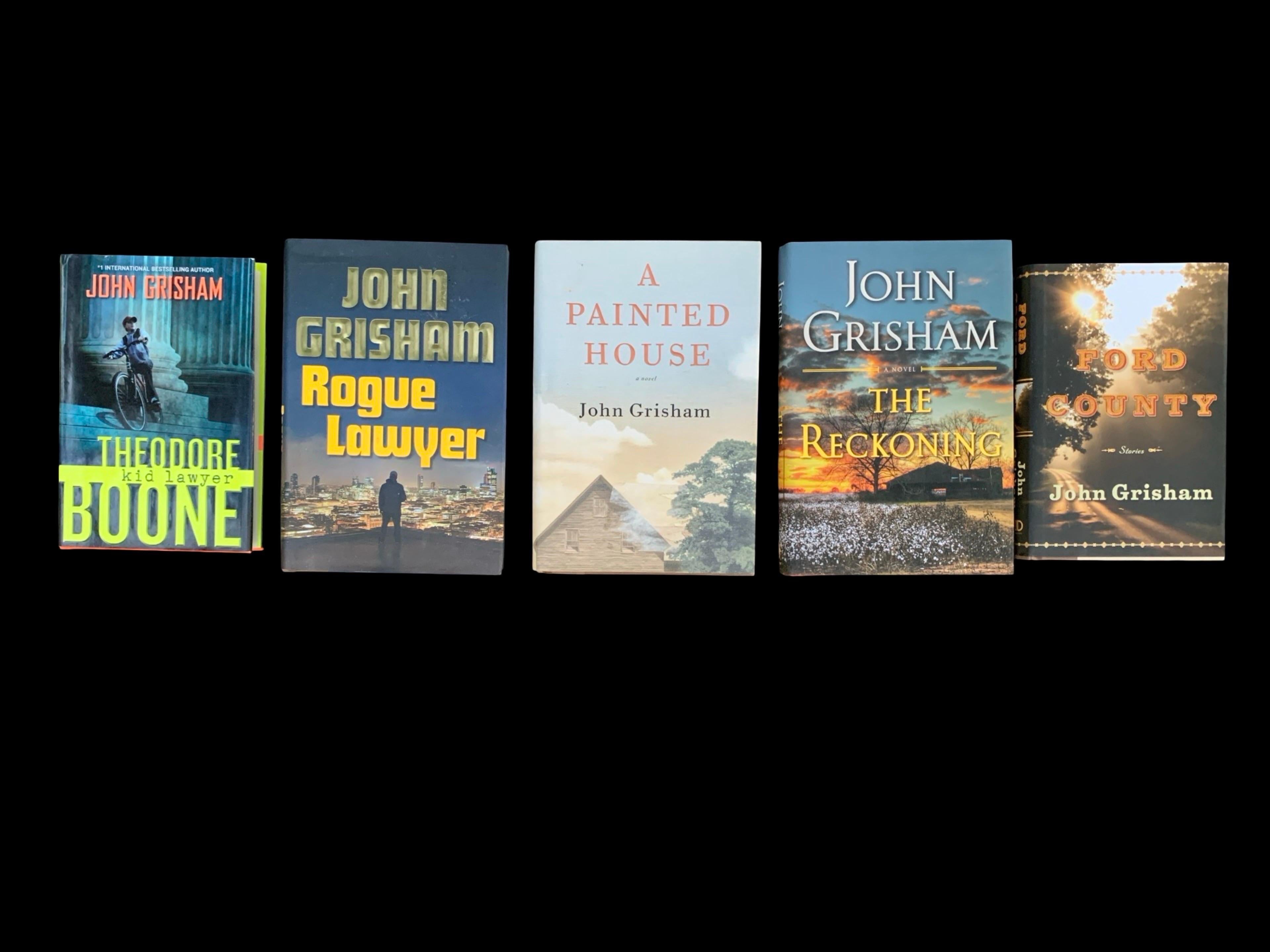 Set di 10 libri rivestiti di John Grisham per la biblioteca/sala multimediale Secondo Set In condizioni buone in vendita a Palm Springs, CA