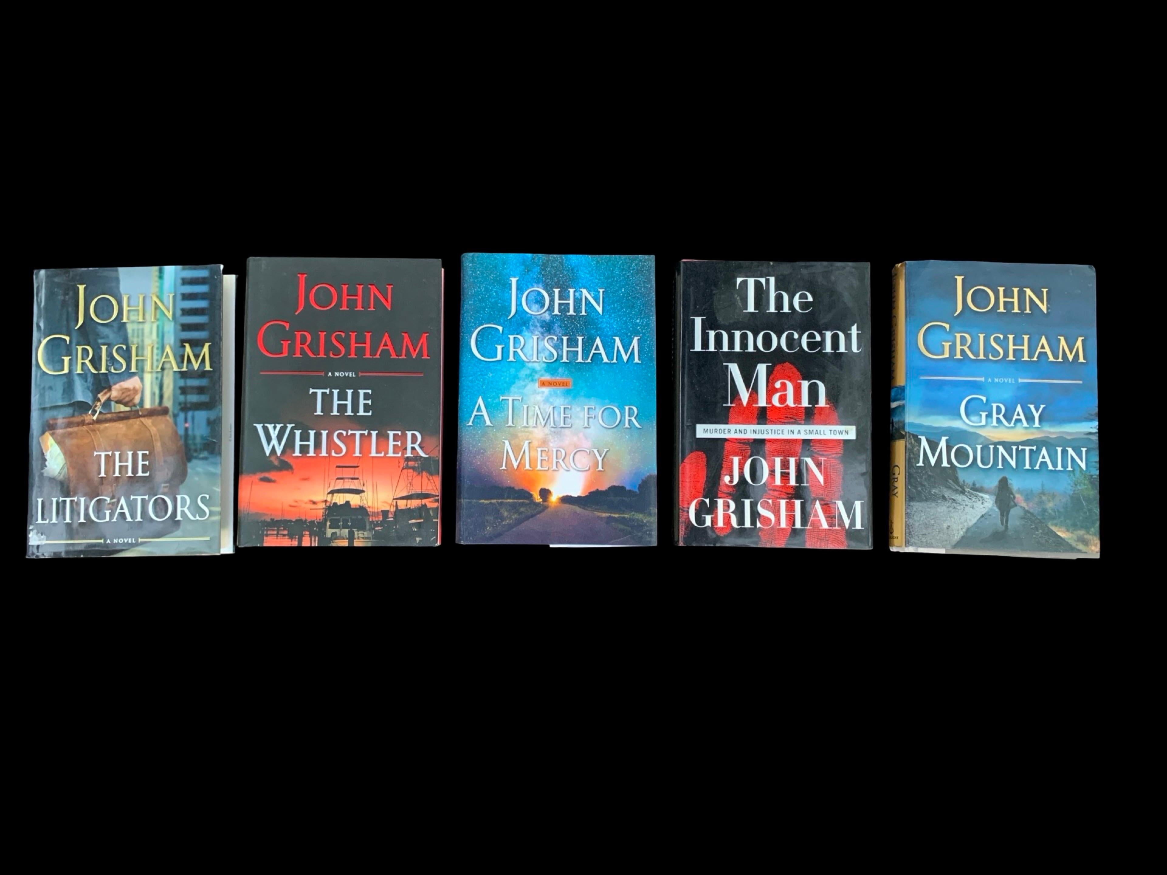 Fine XX secolo Set di 10 libri rivestiti di John Grisham per la biblioteca/sala multimediale Secondo Set in vendita