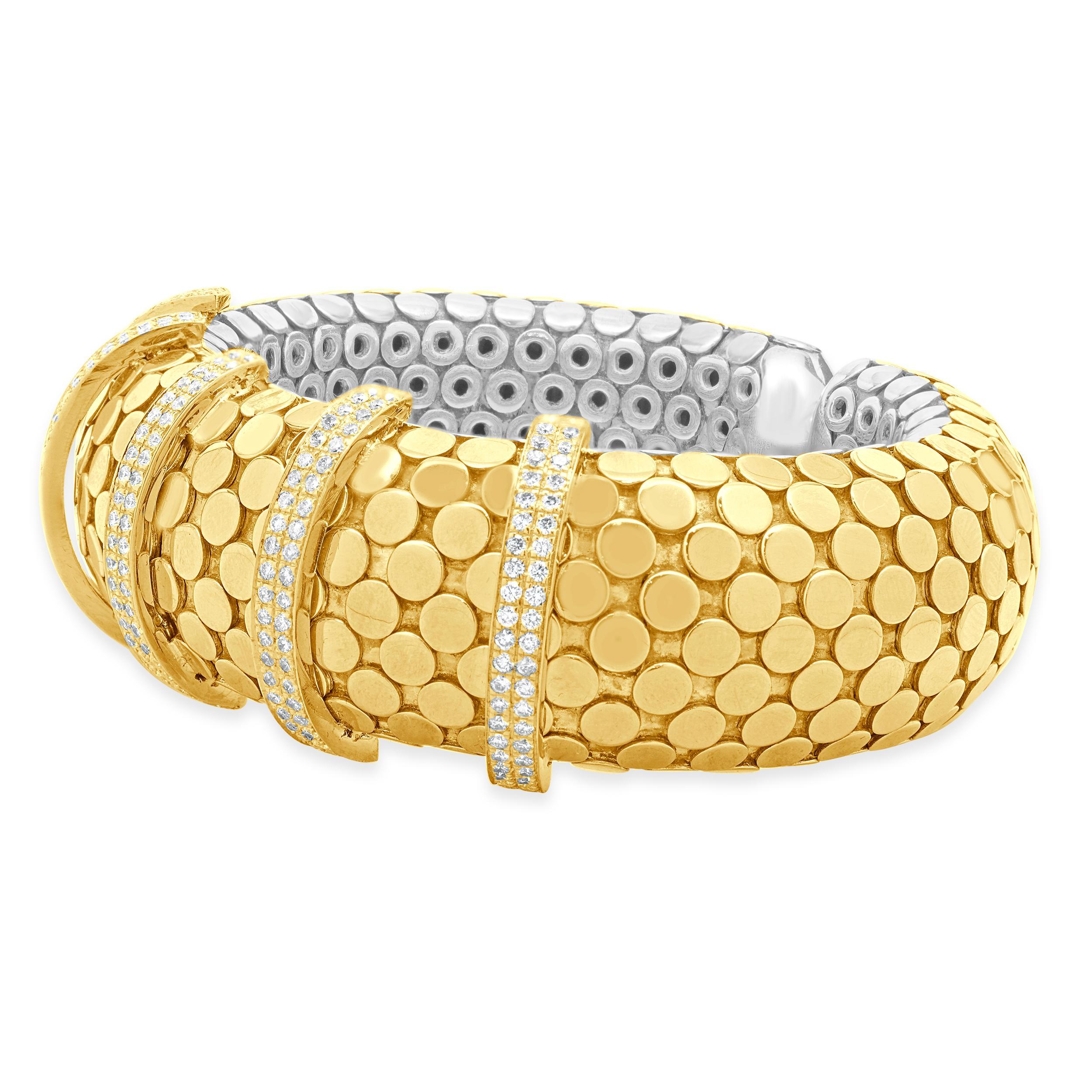 Designer: John Hardy
Material: 18k yellow gold / Sterling silver
Diamond: 230 round brilliant cut = 3.45cttw
Color: G
Clarity: SI1 
Dimensions: bracelet will fit up to a 7-inch wrist
Weight: 134.35 grams