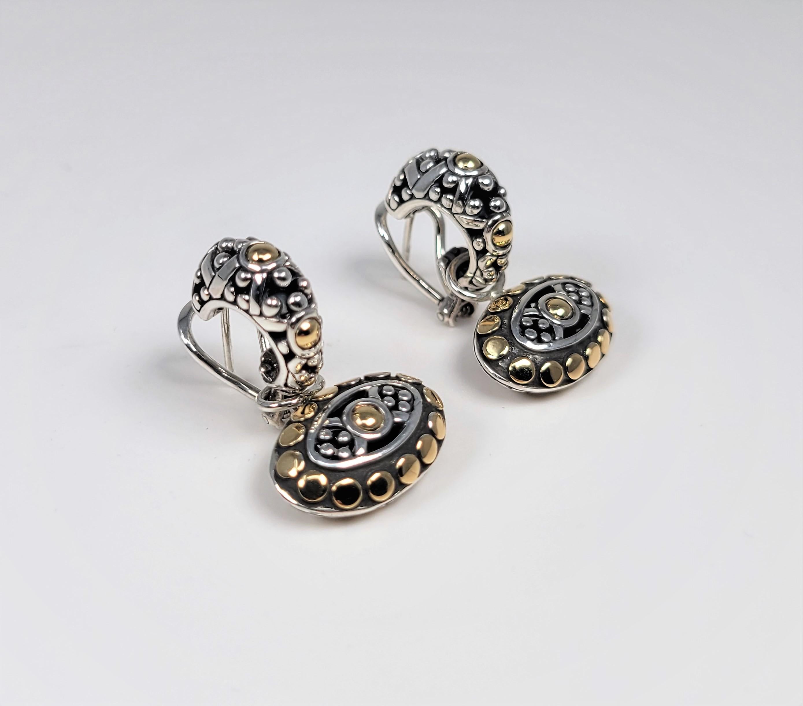 Des boucles d'oreilles amusantes !  En or jaune 18 carats et en argent sterling, ces boucles d'oreilles John Hardy sont un élément de base de tout coffre à bijoux !