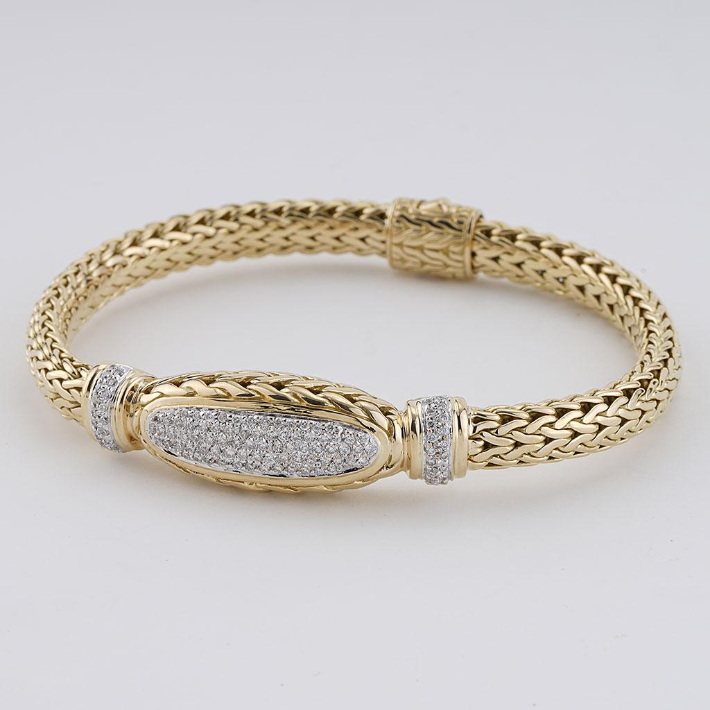 This John Hardy Classic Chain bracelet is 6.5 mm wide, 7.5 inches in length, made of 18K yellow gold, and weighs 28.80 DWT (approx. 44.79 grams). It also has 114 round G color, VS2 clarity diamonds weighing 1.00 CTTW.