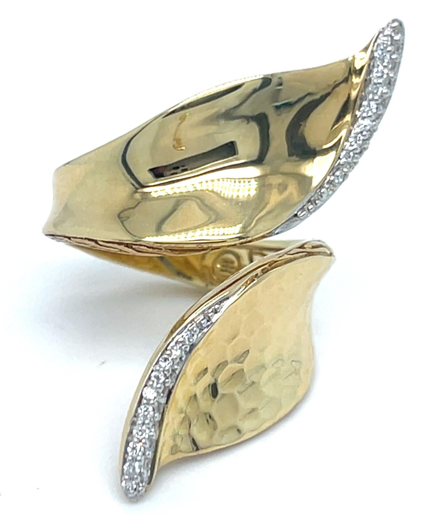Gorgeous John Hardy Solid 18k Yellow Gold Ring
One Wing of Bypass is Hammered, the other Polished
Features Accent Diamonds on Wingtips
Width of Band at Reverse = 3 mm
Width of Full Bypass Spread = 39 mm
Size 7.25
Total Mass = 15.8 grams
Ring is in