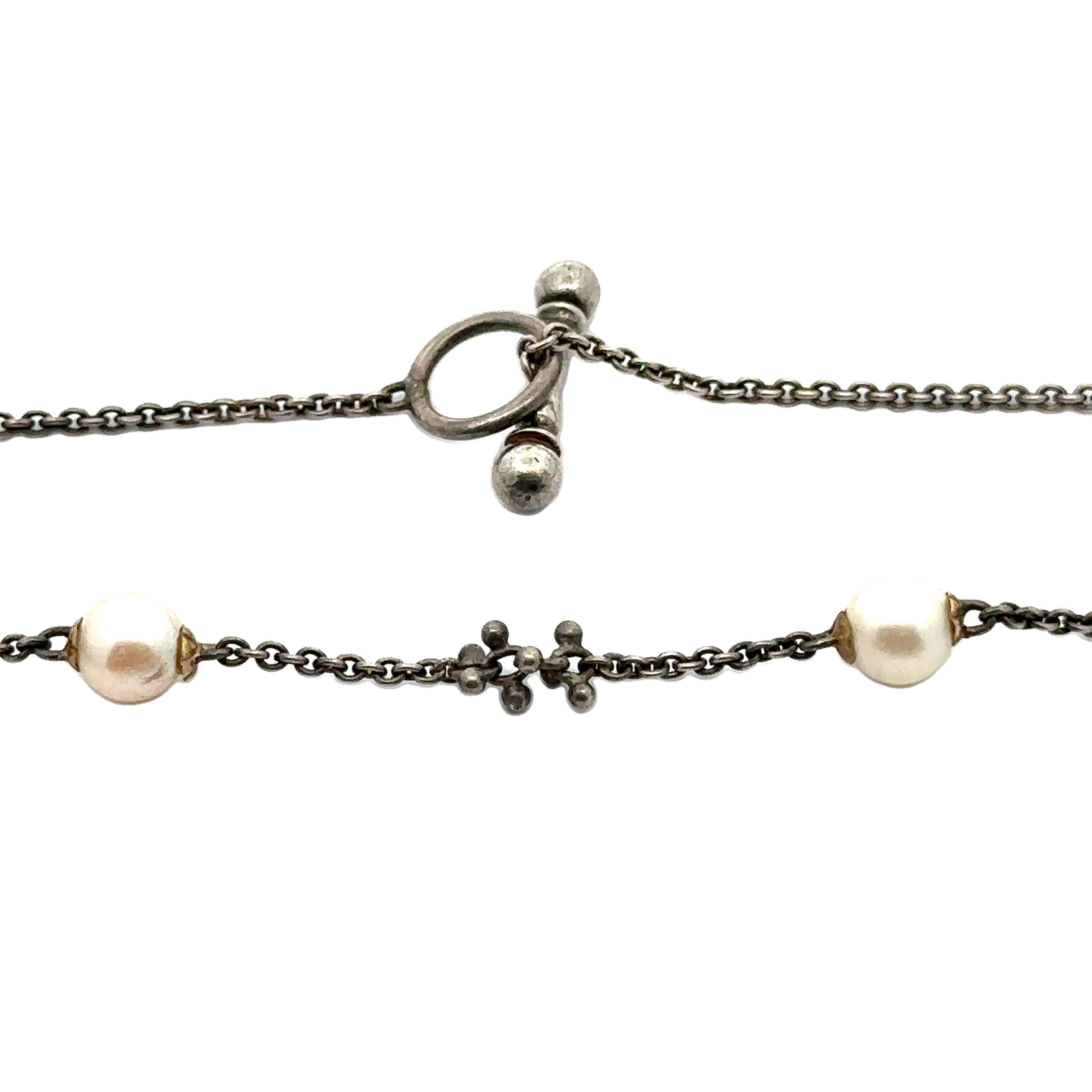 –Stone(s)–
(5) Genuine Cultured Pearls - Round Shape - White Color - 6.8mm (approx.)
Material: Sterling Silver - 18k Yellow Gold
Weight: 12 Grams
Chain Type: 14