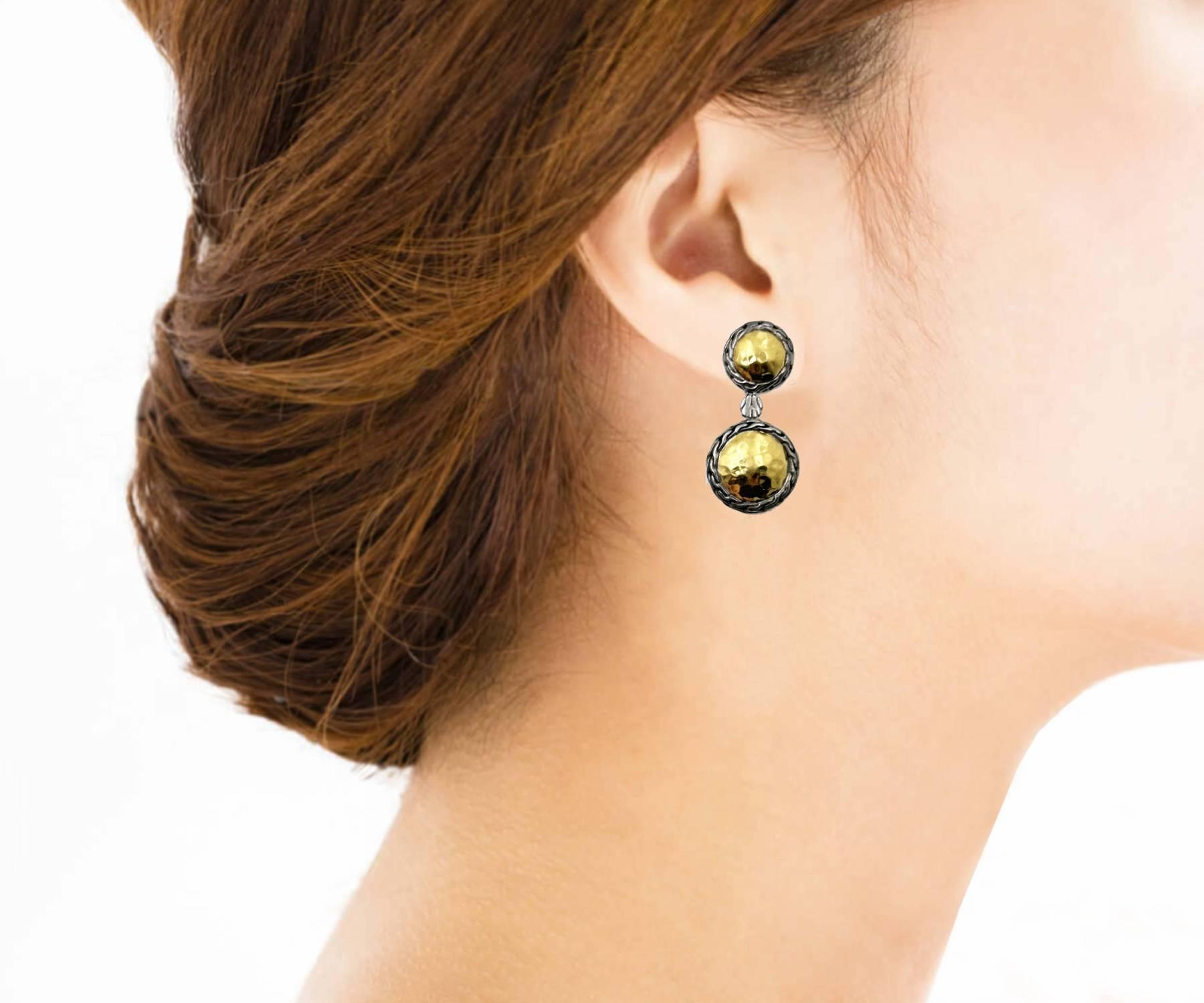 Artisan John Hardy 22K Gold 925 Silver Palu Collection Round Dangle Piercing Earrings (boucles d'oreilles pendantes) en vente