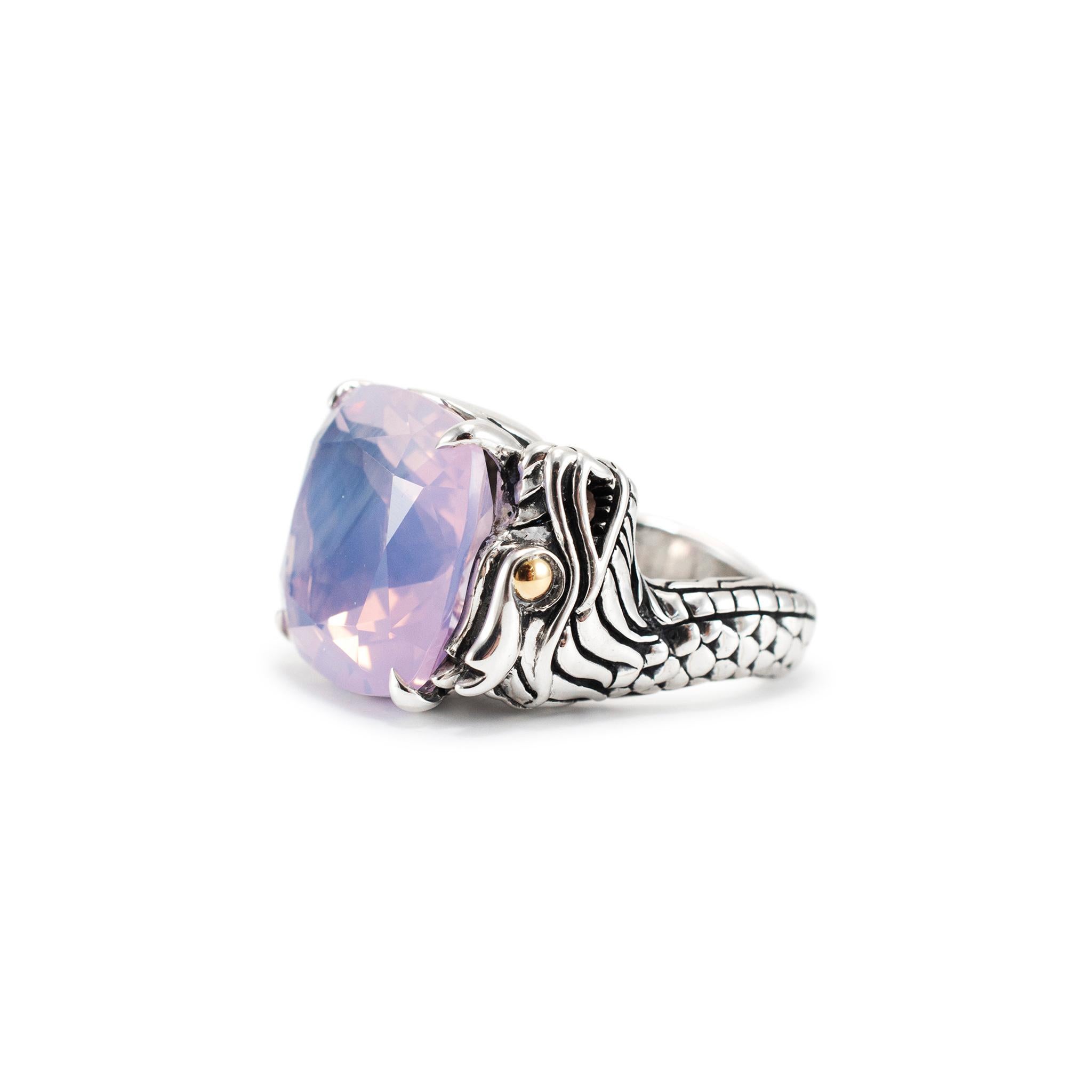Brand: John Hardy 

Metal Type: 18K Yellow Gold and 925 Sterling Silver

Ring Size: 7 

Width: 5.45 mm tapering to 3.40 mm 

Weight: 14.20 grams

18K yellow gold and silver chalcedony cocktail ring with a half-round shank. The metals were tested and