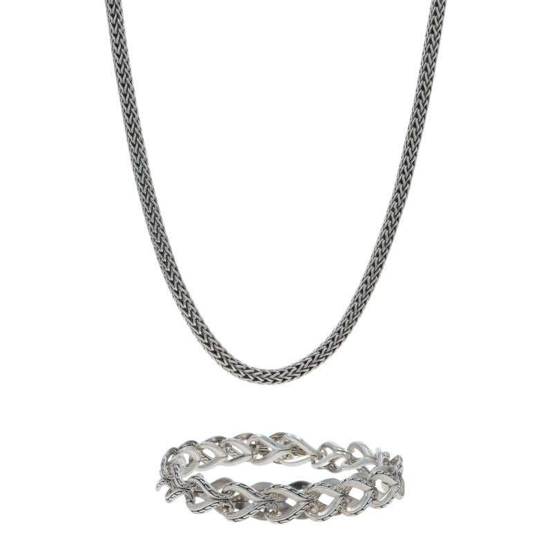 Prezzo al dettaglio: $2095

Marchio: John Hardy
Collection'S: Catena classica Asli
Design:  Collana e bracciale trasformabili

Contenuto del metallo: Argento Sterling

Tipo di chiusura: Chiusure a moschettone

Misure

Lunghezza regolabile fino a: