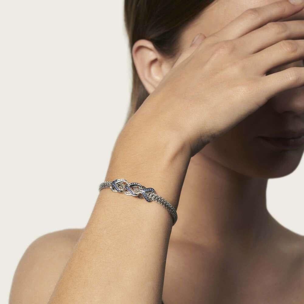 Asli Classic Chain Link Silver Extra-Small Bracelet 5mm with Pusher Clasp with Blue Sapphire.
Sterling Silver
Blue Sapphire
Bracelet measures 5mm wide
Station measures 35mm wide
Pusher Clasp
Size Medium 
BBS902404BSPXM
