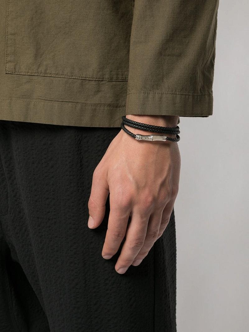 Black sterling silver and leather bamboo bracelet from john hardy featuring a magnetic fastening and a braided style. 

Composition: Leather, Sterling Silver
Washing instructions: Specialist Cleaning
Wearing: The model is wearing size Large