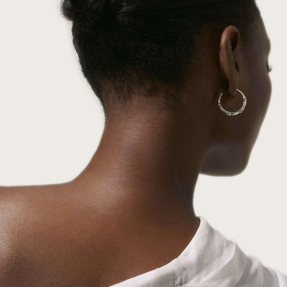 John Hardy Bamboo Small Hoop Earring.
Sterling Silver
Earring measures 18mm in diameter
Post Back
EB5381