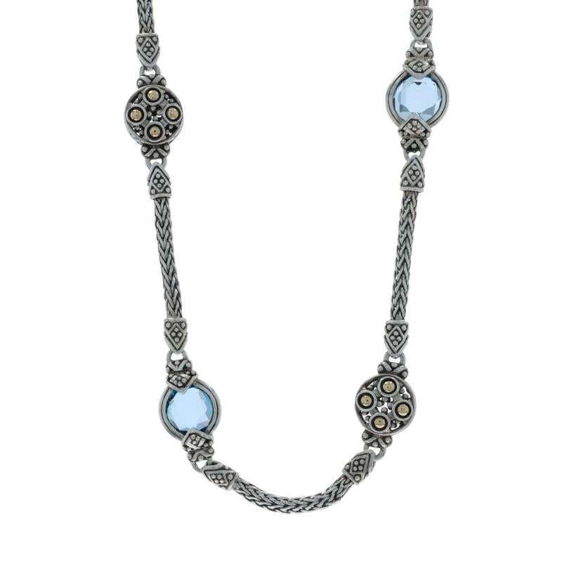 Marque : John Hardy
Collectional : Dot
Design :  Collier Station

Contenu du métal : Argent sterling et or jaune 18k

Informations sur les pierres

Topaze bleue
Traitement : Amélioration de routine
Coupe : Ronde à facettes

Style de chaîne : Queue