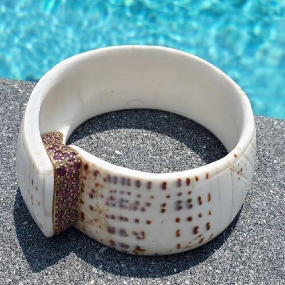 John Hardy Pulsera Brazalete Concha Cinta Oro 18k Diamante Zafiro Guy Bedarida Corte redondo en venta