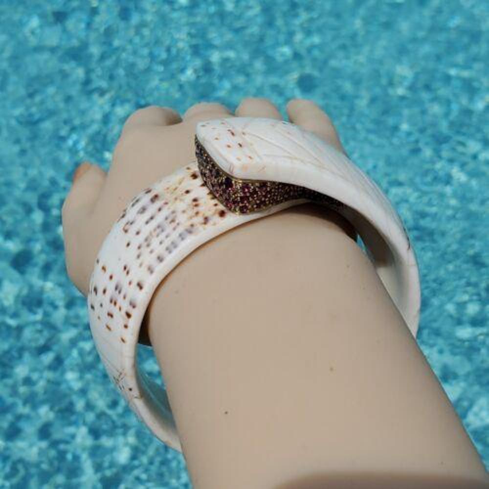 John Hardy Pulsera Brazalete Concha Cinta Oro 18k Diamante Zafiro Guy Bedarida en venta 1