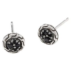 John Hardy geschnitzter Ketten-Ohrstecker EBS903924BLSBN