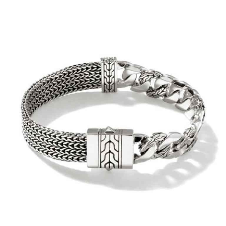 Dieses geflochtene Armband von John Hardy mit doppelter Textur wird in Handarbeit aus 100 % wiederverwertetem Sterlingsilber hergestellt.

Metall Typ: Sterling Silber
Größe des Stücks: Groß