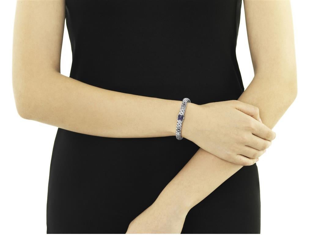 Bracciale a catena classico John Hardy con zaffiro blu.
Dimensione Media
Chiusura a pressione
BBS90409BSPXM