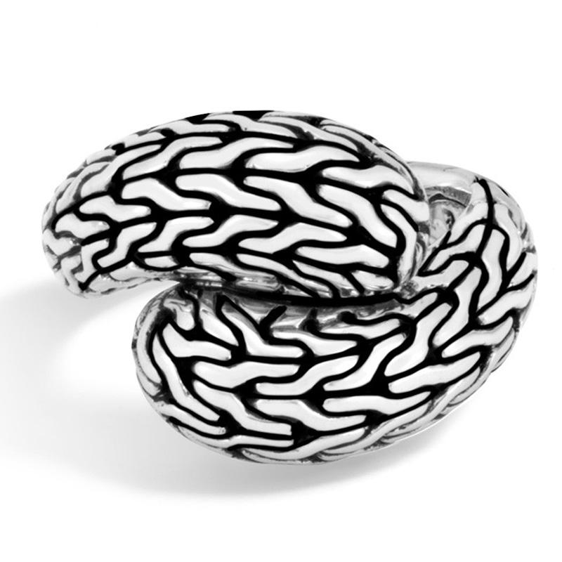 From the John Hardy Classic Chain collection, this bypass ring attracts the sophisticated woman with its sleek design. This size 7 ring is crafted in sterling silver and measures 17mm at its largest point and 4.5mm and its smallest point. The