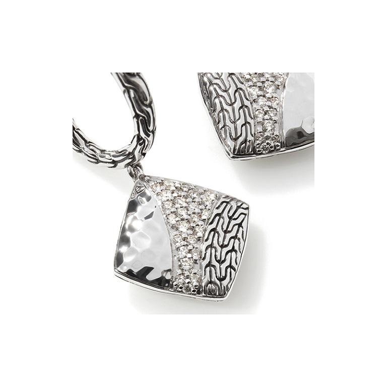 Classic Chain Hammered Silver Diamond Pave (0.41ct) Square Drop Earrings John Hardy Ladies Earrings. 

Color: Silver-tone. 
Metal Type: Sterling Silver. 
Metal Stamp: 925-Sterling. 
Gem stone type: Diamond. 
Earrings style: 1 Band. 
John Hardy