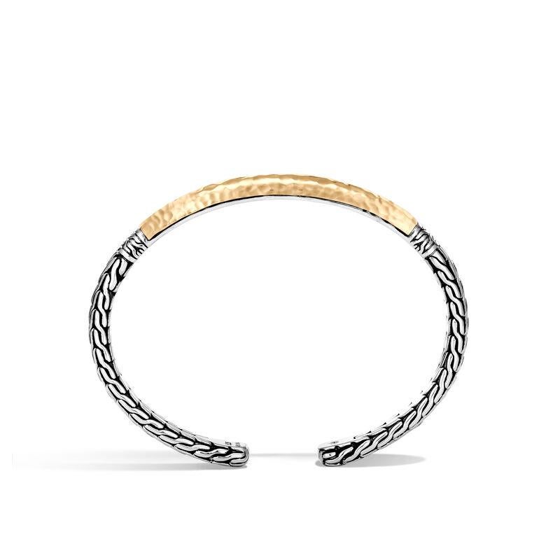 John Hardy Classic Chain Hammered Cuff.
Sterling Silver and 18k Bonded Yellow Gold
Cuff measures 6mm wide
Size Medium
CZ945551XM