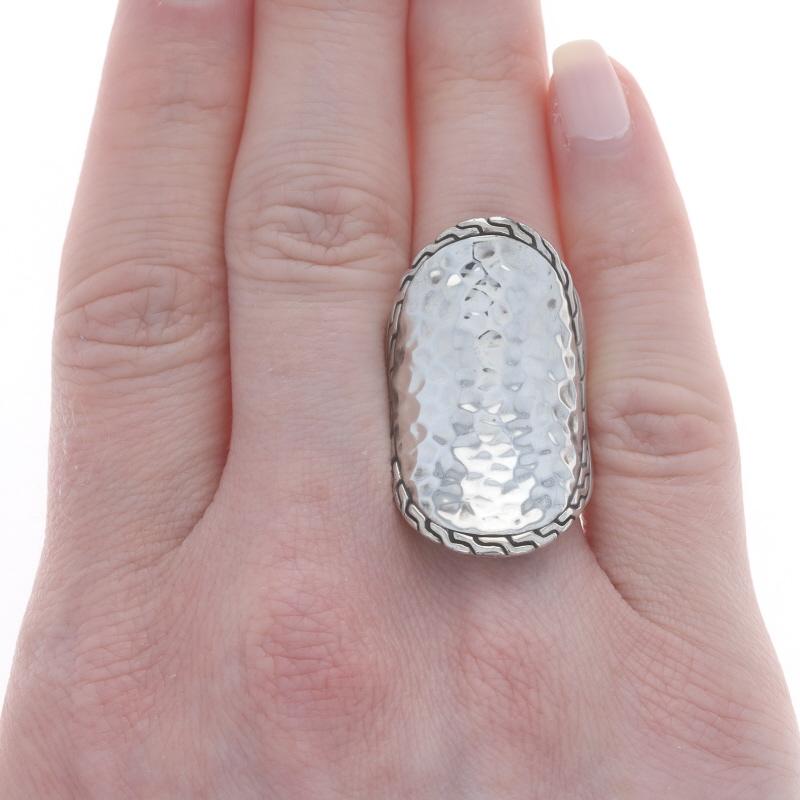 John Hardy Classic Chain Hammered Oval Statement Ring - Sterling Silver 925 In Excellent Condition For Sale In Greensboro, NC