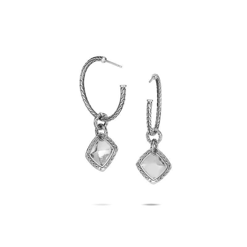 Add elemental elegance to any look with sterling silver hoops. Handcrafted by our artisans honoring the Balinese technique of palu, the meditative method of hammering produces lustrous, textured surfaces.
Sterling Silver
Earring measures 54mm
