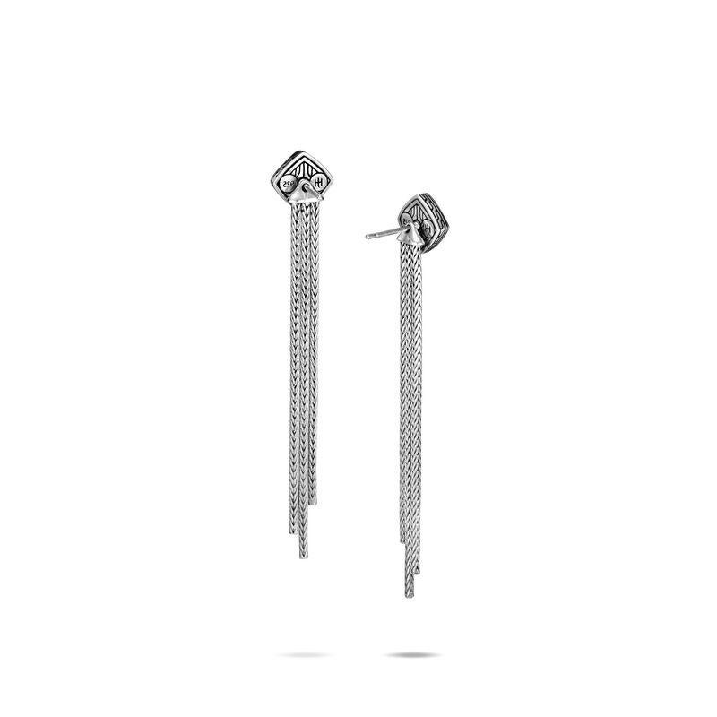 Fai un'affermazione con questo paio di scarpe massicce. L'oro 18 carati martellato a mano, gli accenti della Catena Classica intagliati e le nappe in argento sterling presentano un mix artistico di metalli.
Argento 925 e oro giallo 18 carati