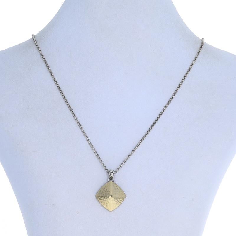 Verkaufspreis: $750

Marke: John Hardy
Collection'S: Klassische Kette
Entwurf: Großer gehämmerter Zuckerhut

Metallgehalt: Sterling Silber & 1/3 18k Gelbgold

Kette Stil: Rolo
Halskette Stil: Kette
Verschluss-Typ: