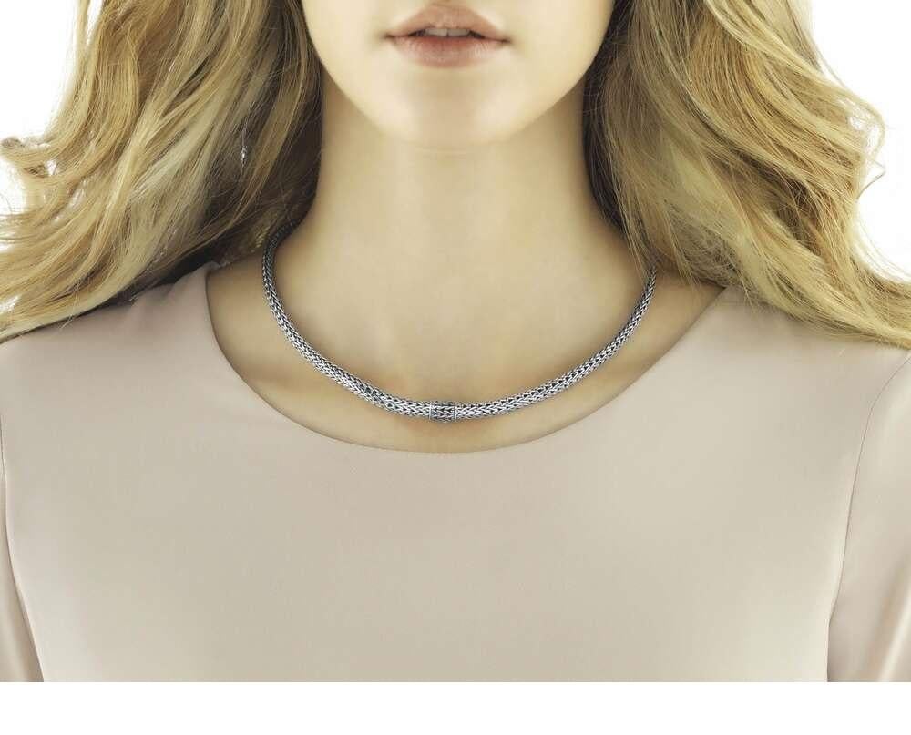 Collana a catena classica di John Hardy.
Argento
La collana misura 6.5 mm di larghezza
lunghezza 16 pollici
Chiusura a pressione
NB904CX16