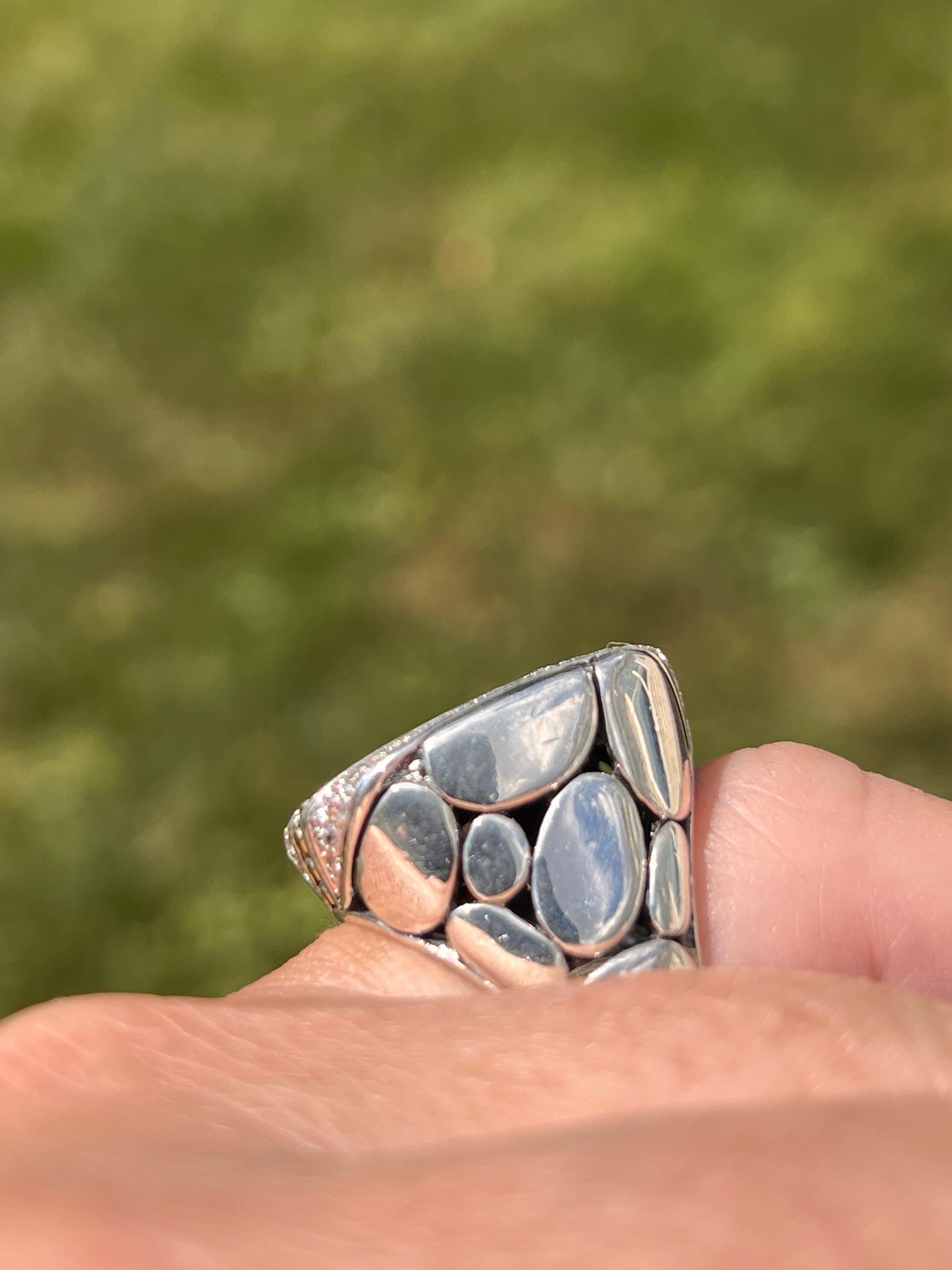 John Hardy Anello contemporaneo in argento sterling e oro giallo 18 carati con diamanti e corindone in vendita 4