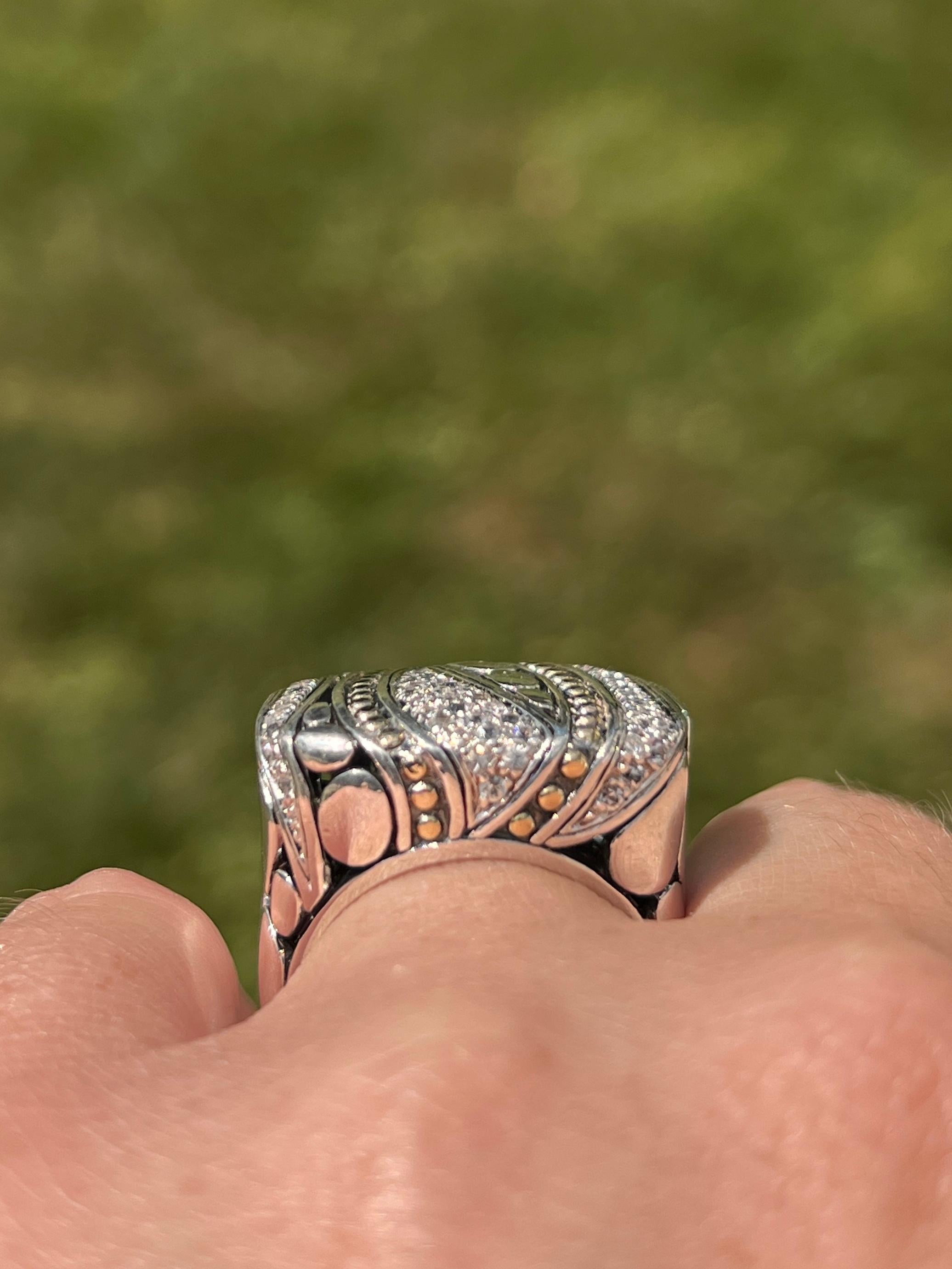 John Hardy Anello contemporaneo in argento sterling e oro giallo 18 carati con diamanti e corindone in vendita 5