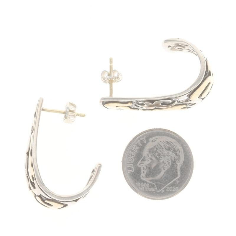 John Hardy Dayak, boucles d'oreilles en forme de selle percées en or jaune 22 carats et argent sterling 925 Pour femmes en vente
