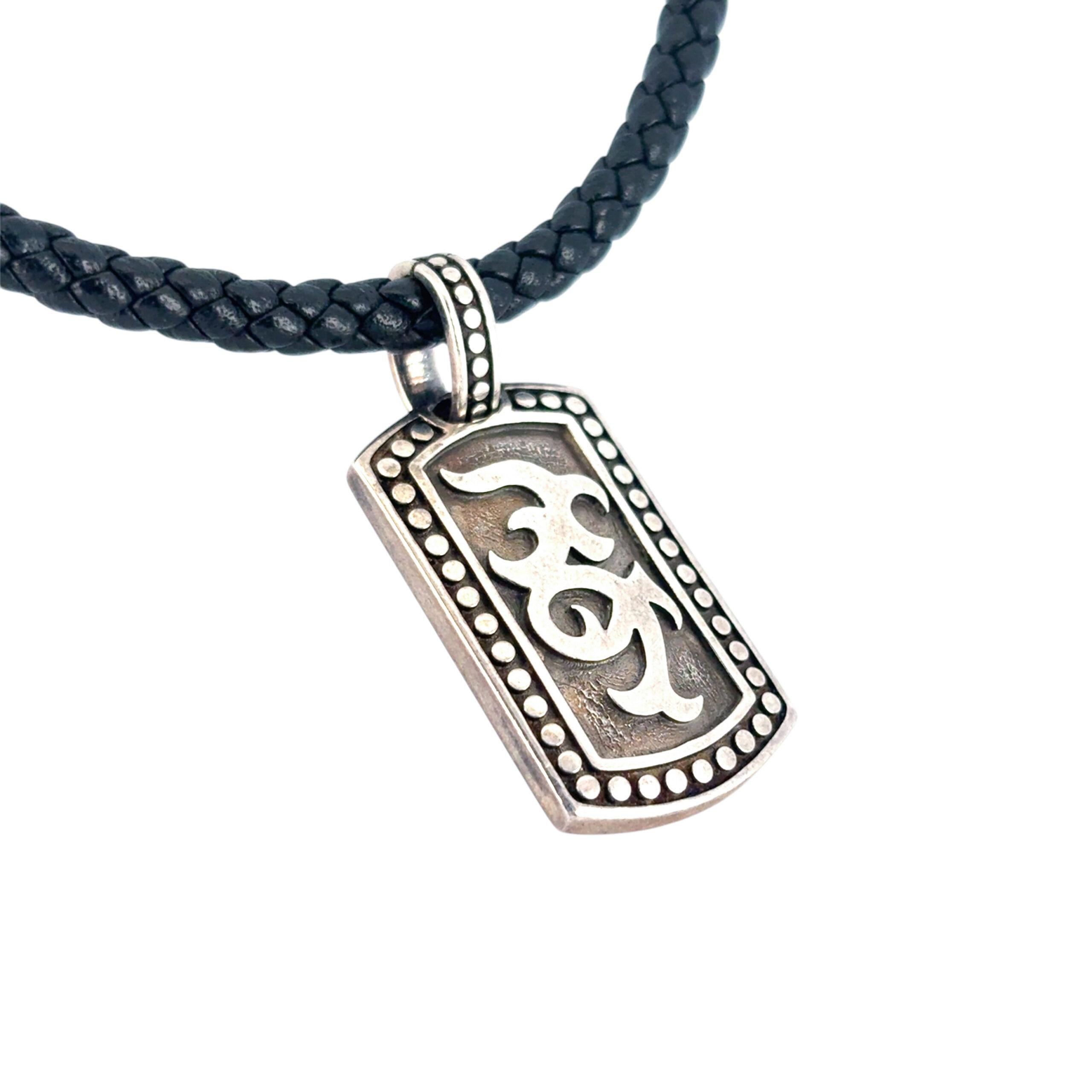 John Hardy Dayak - Collana con medaglietta in pelle in argento 925 In condizioni ottime in vendita a Boca Raton, FL