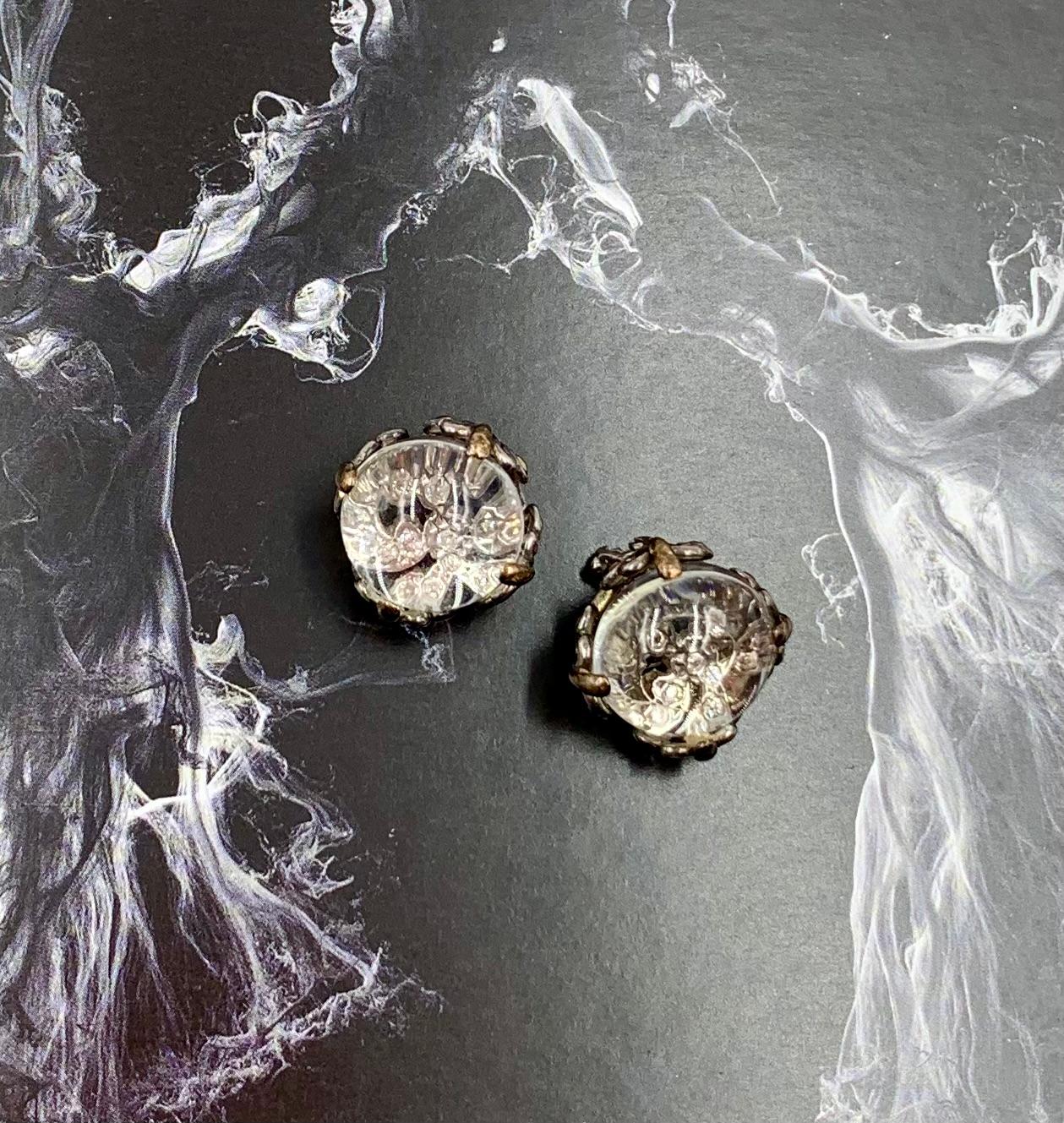 John Hardy Diamant-Ohrringe aus 18 Karat Gelbgold und Sterlingsilber mit Cabochon-Kristall (Moderne) im Angebot