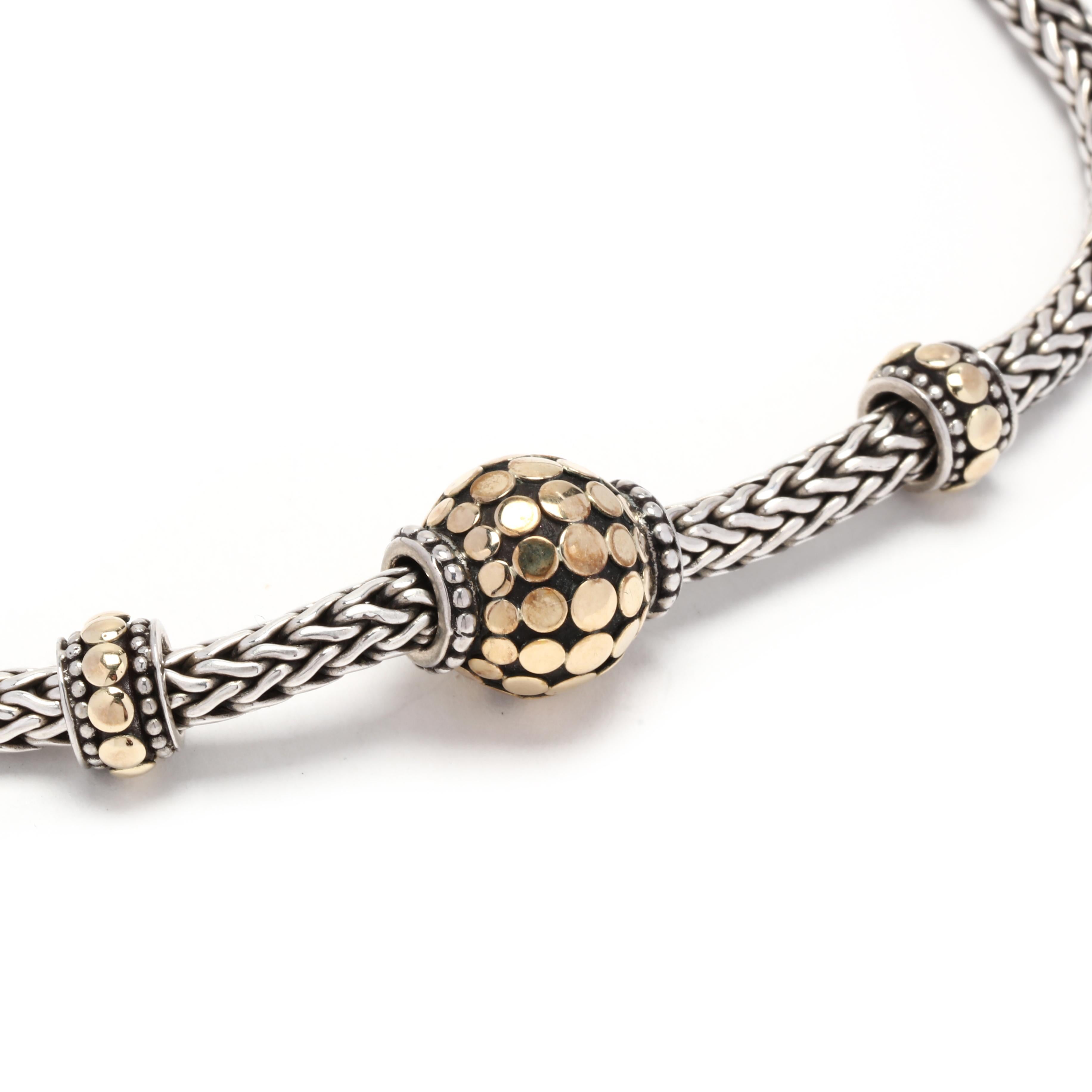 Diese John Hardy Dot Charm Halskette ist ein schönes und vielseitiges Schmuckstück. Diese Halskette ist aus einer Kombination von 18 Karat Gelbgold und Sterlingsilber gefertigt und bietet einen stilvollen und modernen Look.



Kettenlänge: 16