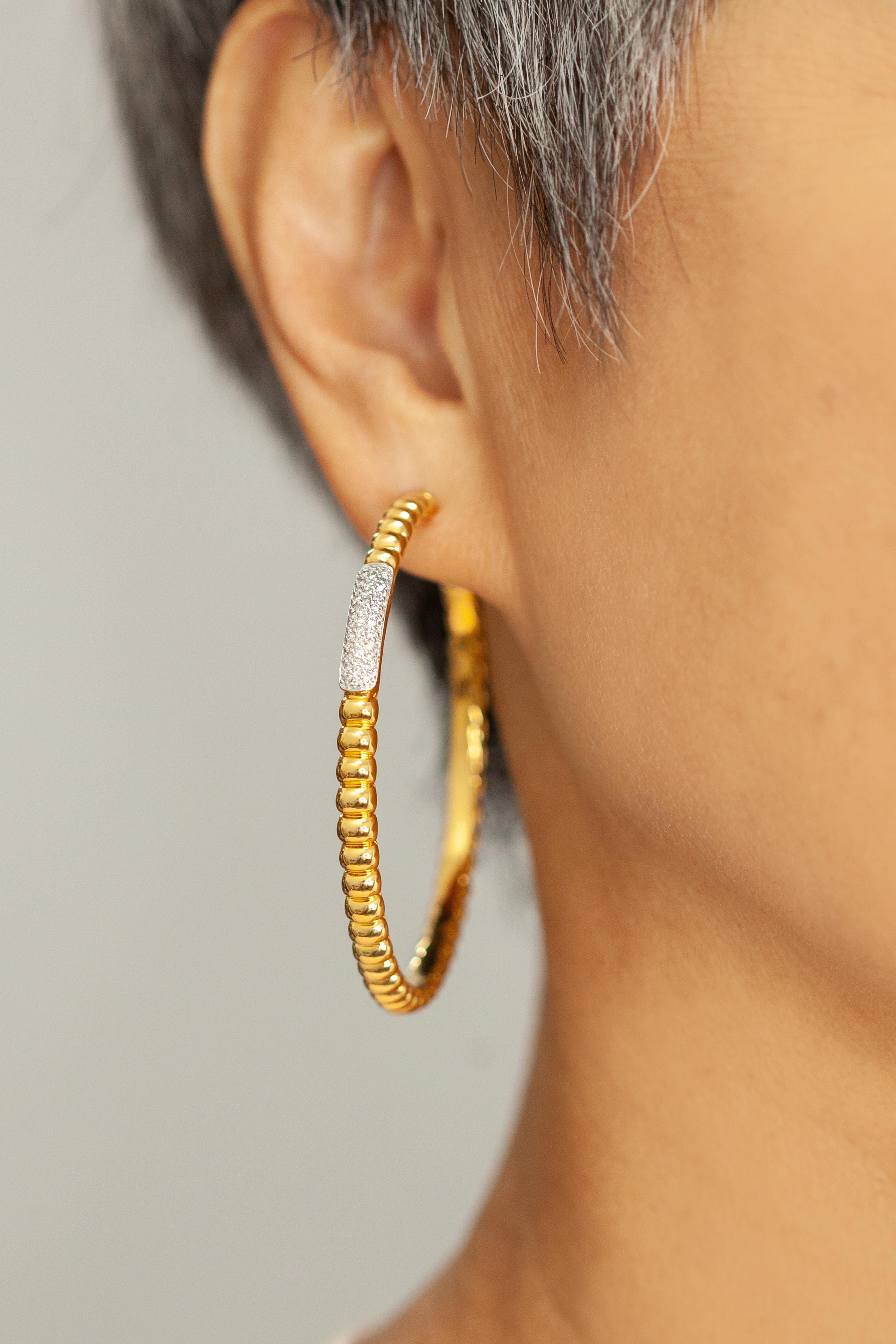 I John Hardy Electroform Bedeg Collection 18K YG Pavé Diamant Large Hoop Earrings en vente 4