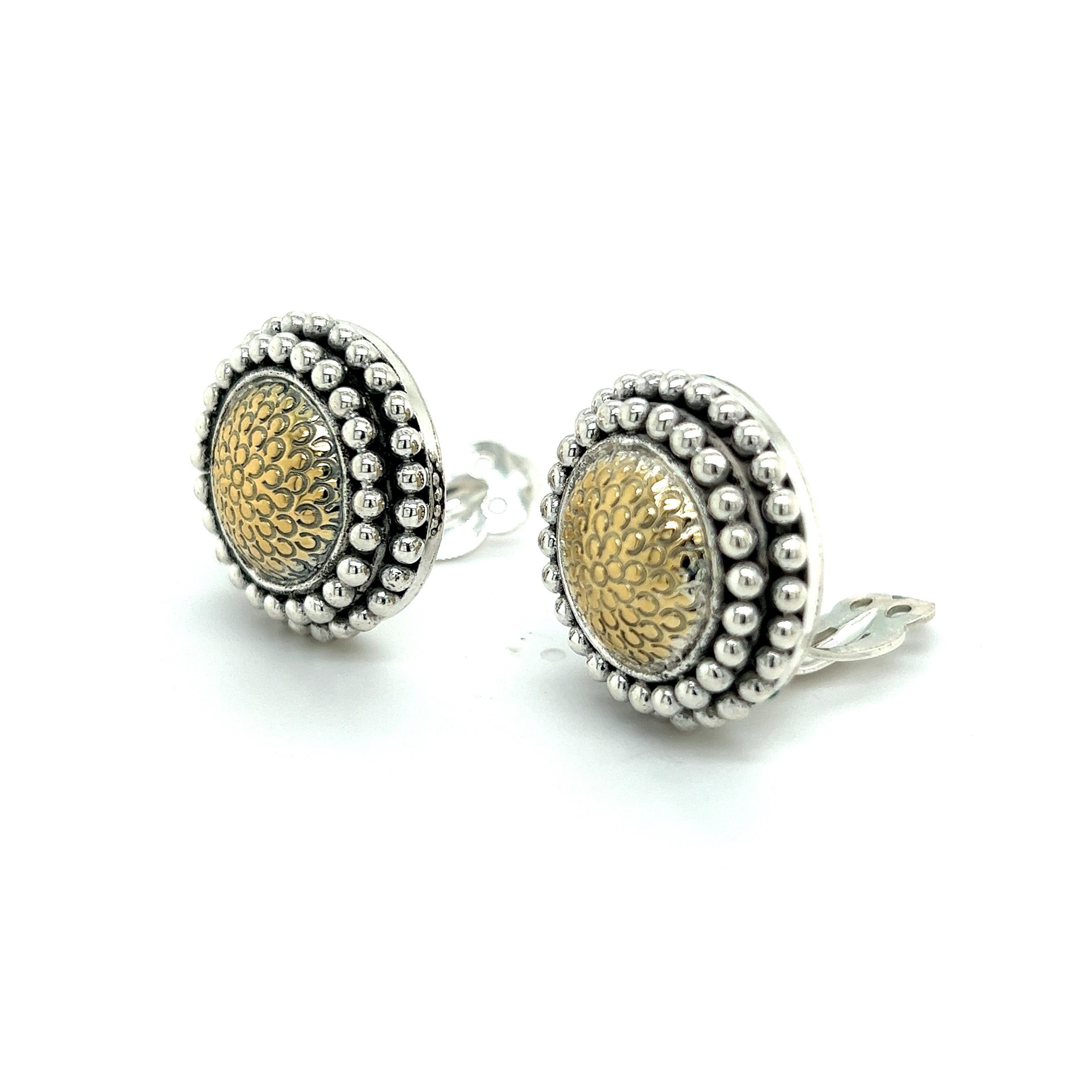 John Hardy Estate Clip-on Earrings 18k + Silver JH63

TRUSTED SELLER SINCE 2002

PLEASE SEE OUR HUNDREDS OF POSITIVE FEEDBACKS FROM OUR CLIENTS!!

FREE SHIPPING!!

DETAILS
Earrings: Clip-on
Weight: 28 Grams
Metal: 18k Yellow Gold+ Sterling
