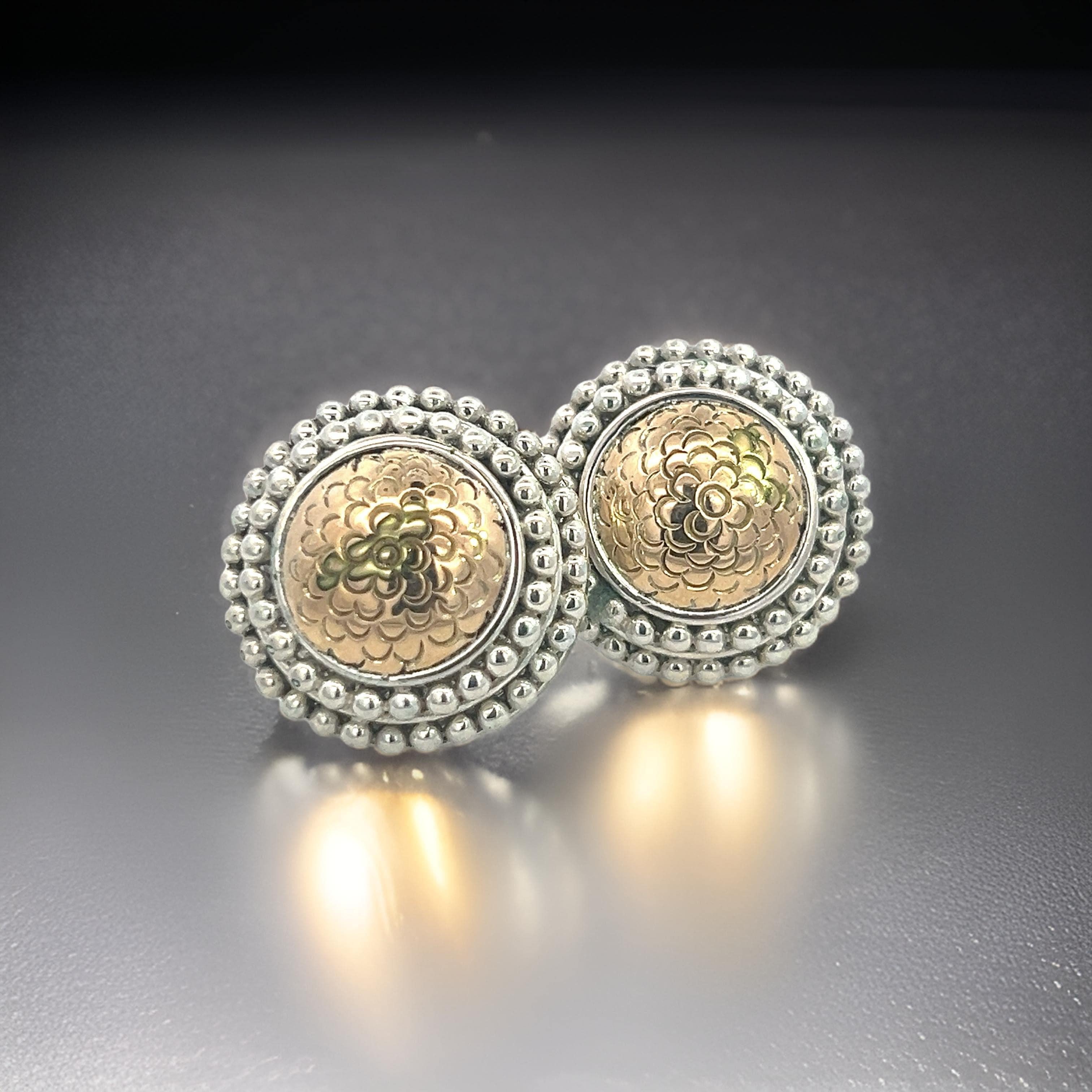 John Hardy Estate Orecchini a clip in argento e oro giallo 18k In condizioni buone in vendita a Brooklyn, NY