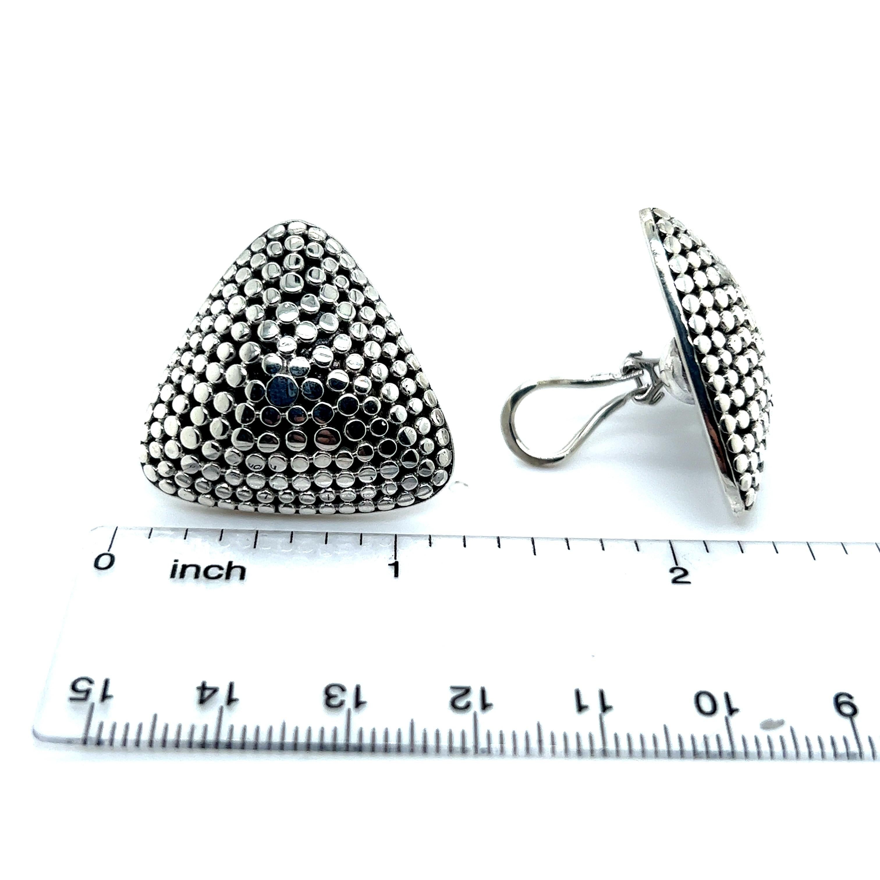 John Hardy Estate Clip-on Triangle Dot Earrings Silver JH49

TRUSTED SELLER SINCE 2002

PLEASE SEE OUR HUNDREDS OF POSITIVE FEEDBACKS FROM OUR CLIENTS!!

FREE SHIPPING!!

DETAILS
Style: Triangle Dot Earrings
Earrings: Clip-on
Weight: 27 Grams
Metal: