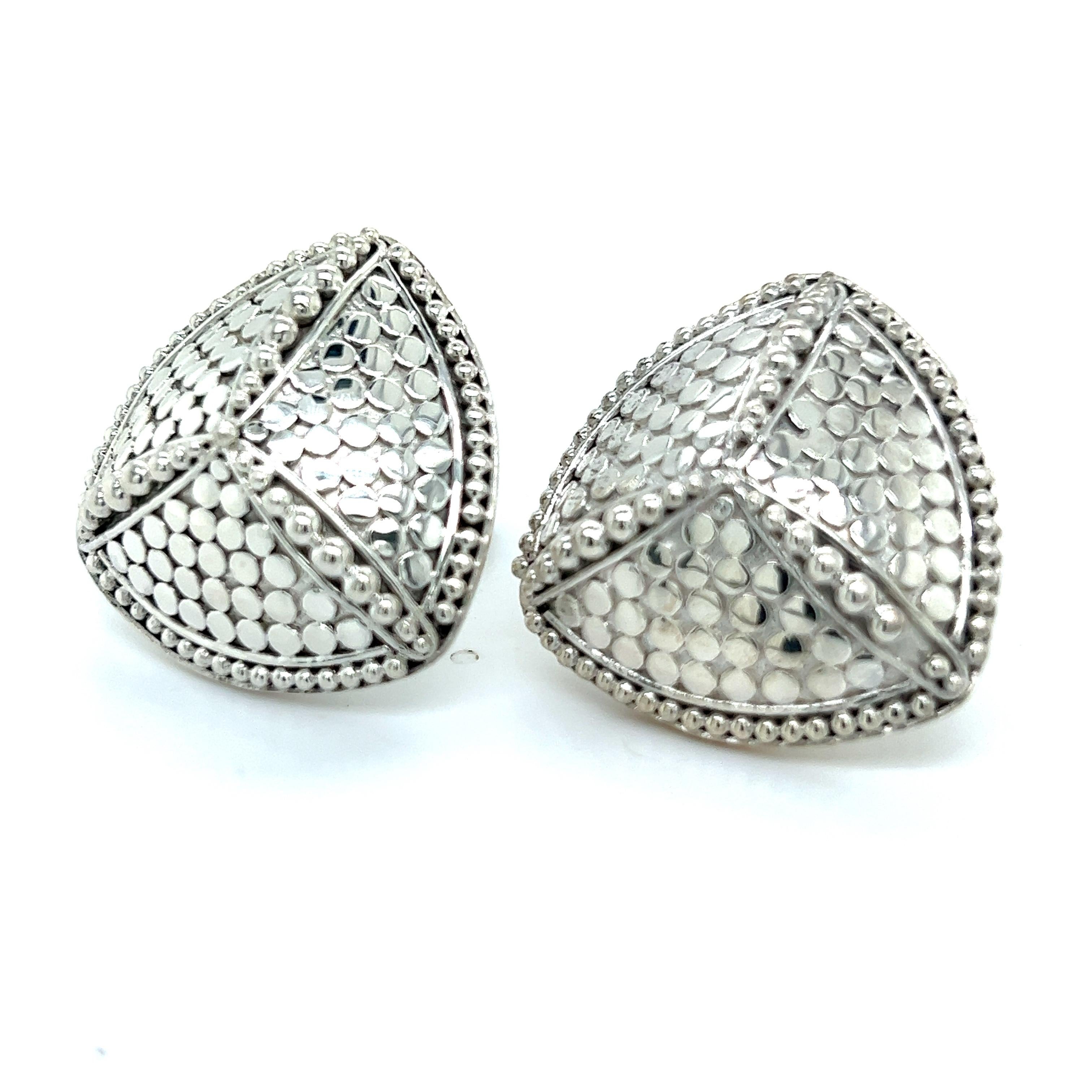 John Hardy Estate Clip on Triangle Dot Earrings Silver  In Good Condition For Sale In Brooklyn, NY