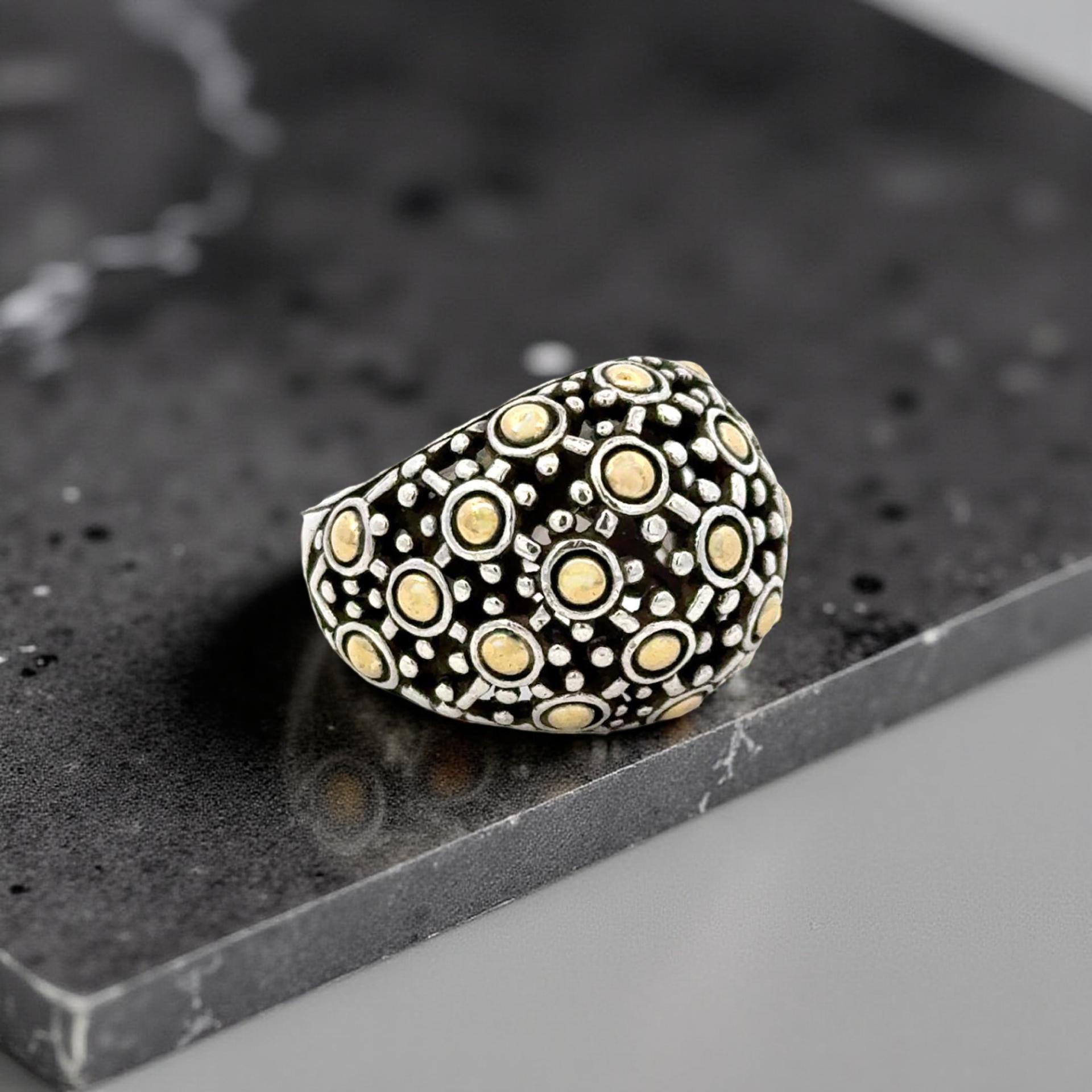 Authentic John Hardy Estate Dome Ring Size 5.75 Sterling Silver + 18KT JH109 

TRUSTED SELLER SINCE 2002

PLEASE SEE OUR HUNDREDS OF POSITIVE FEEDBACKS FROM OUR CLIENTS!!

FREE SHIPPING!!

DETAILS
Style: Dome
Ladies Ring
Ring Size: 5.75
Weight: 9.8