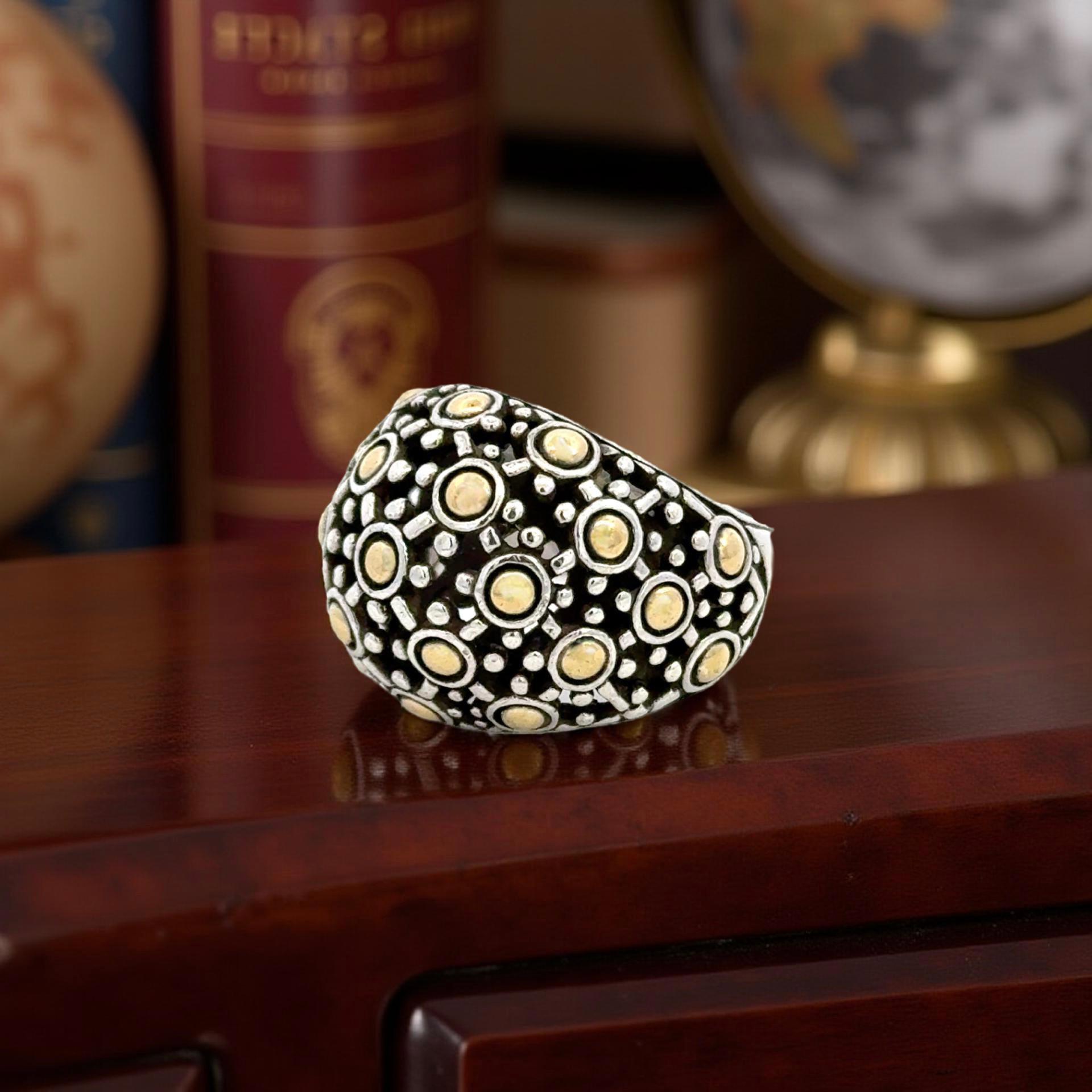 John Hardy Dome Ring Size 5.75 Sterling Silver + 18KT Estate In Good Condition For Sale In Brooklyn, NY