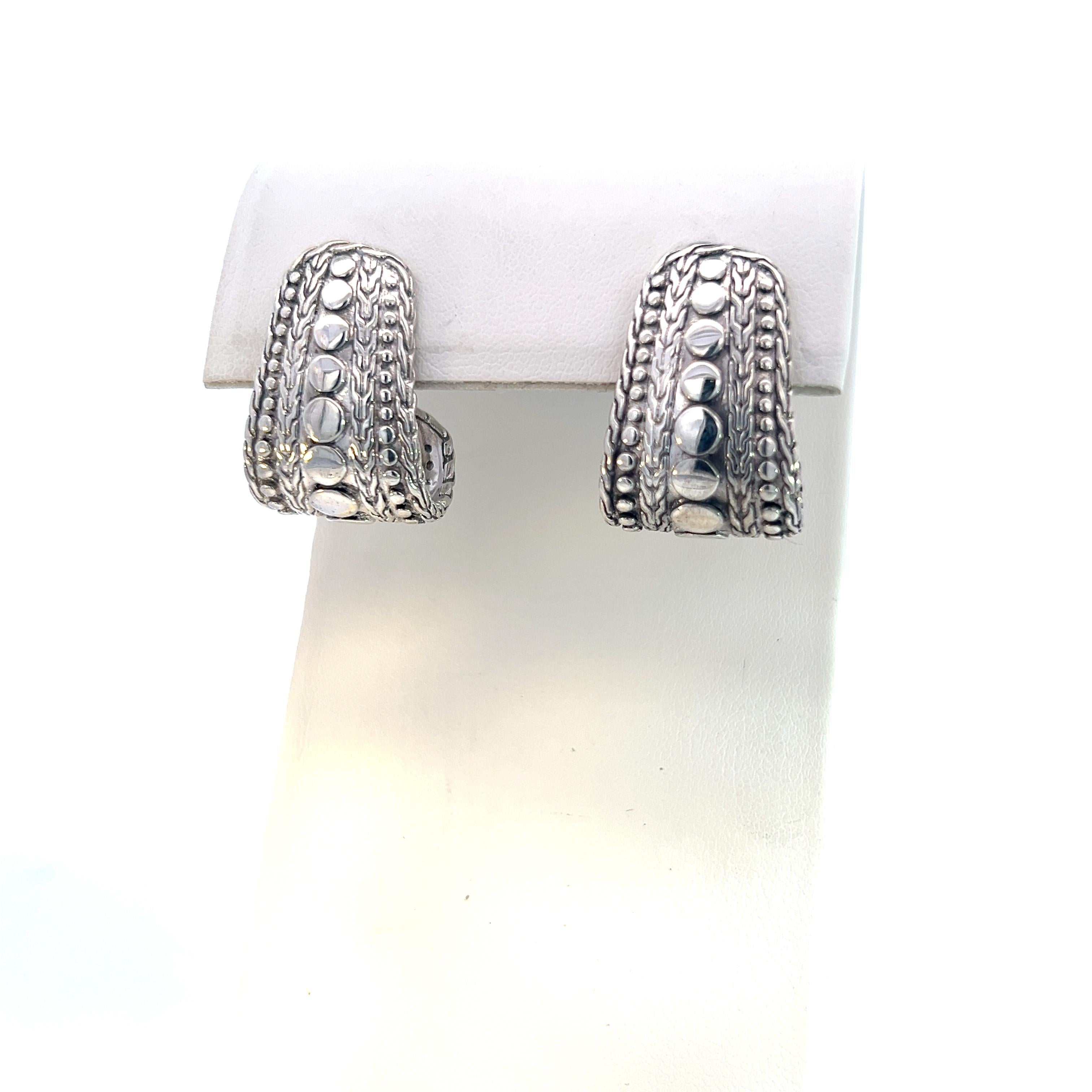 John Hardy Estate Dot Nuansa J Hoop Earrings Sterling Silver In Good Condition For Sale In Brooklyn, NY