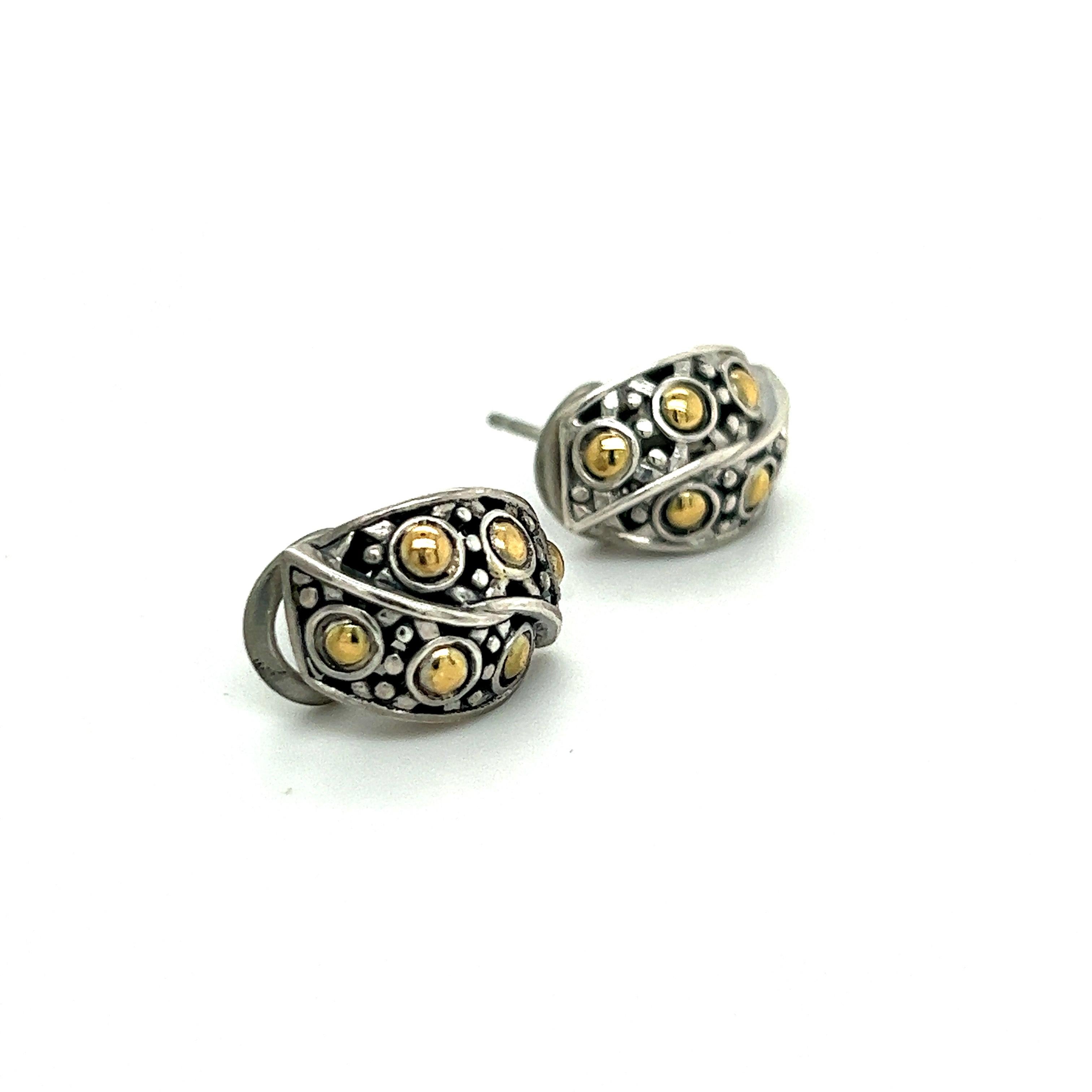 John Hardy Estate Jaisalmer Belly Earrings with Omega Back 18k G Sterling Silver In Good Condition For Sale In Brooklyn, NY
