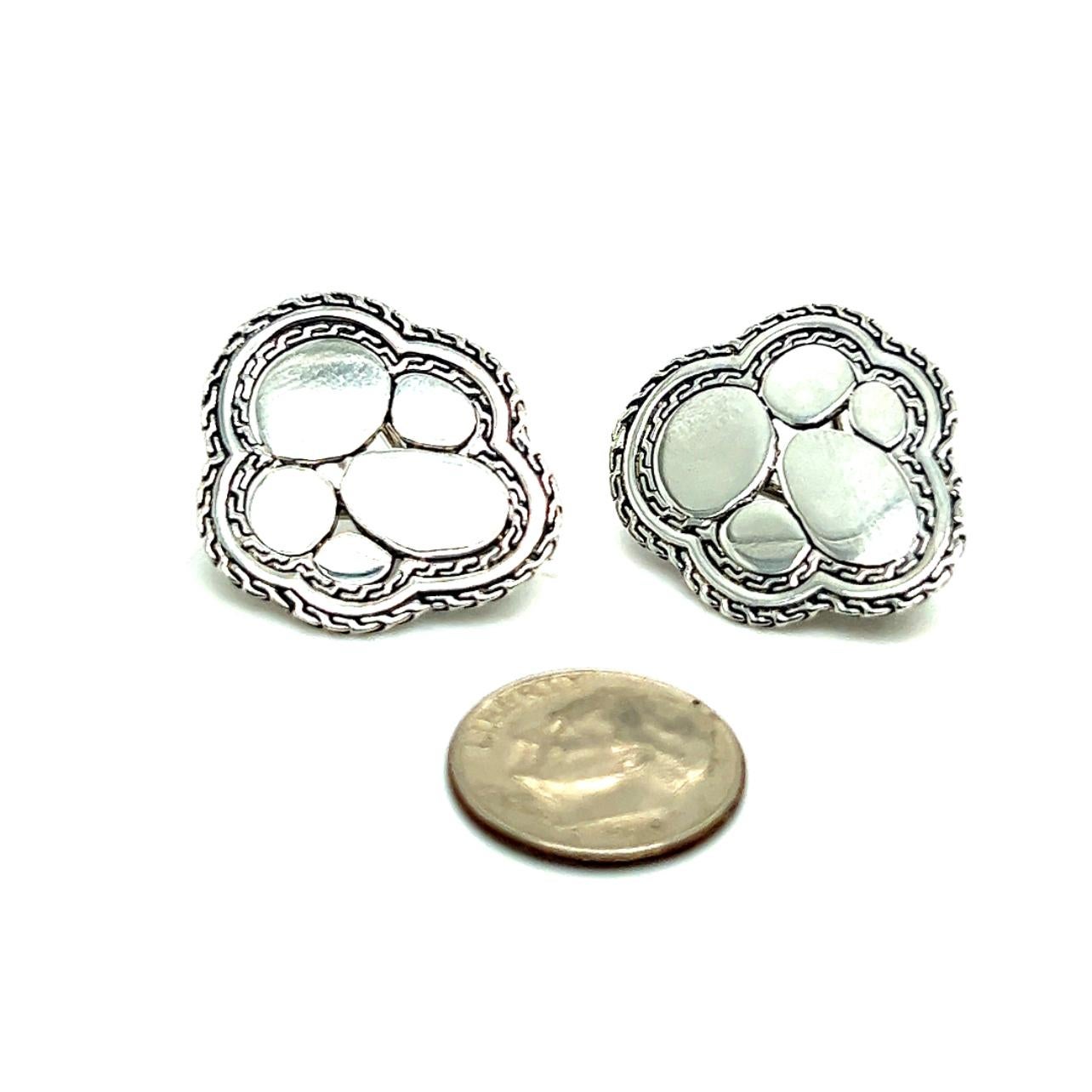 John Hardy Estate Kali Pebble Omega Back Earrings Silver  In Good Condition For Sale In Brooklyn, NY