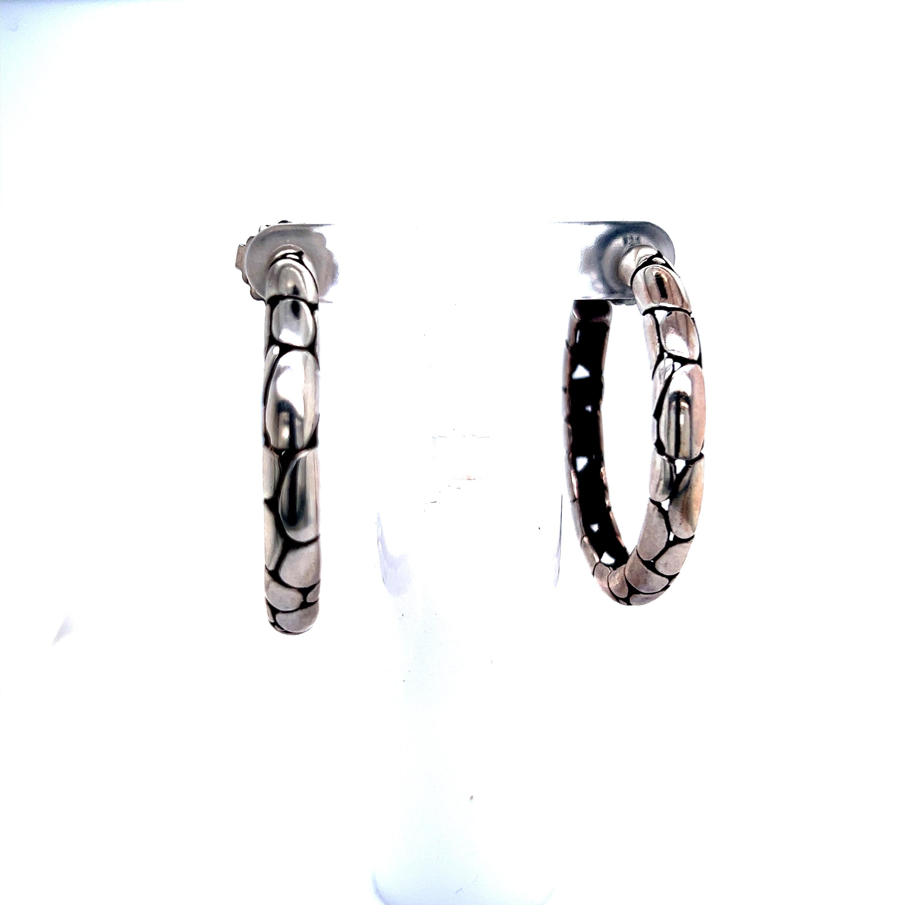 John Hardy Estate Pebble Hoop Earrings Sterling Silver In Good Condition For Sale In Brooklyn, NY