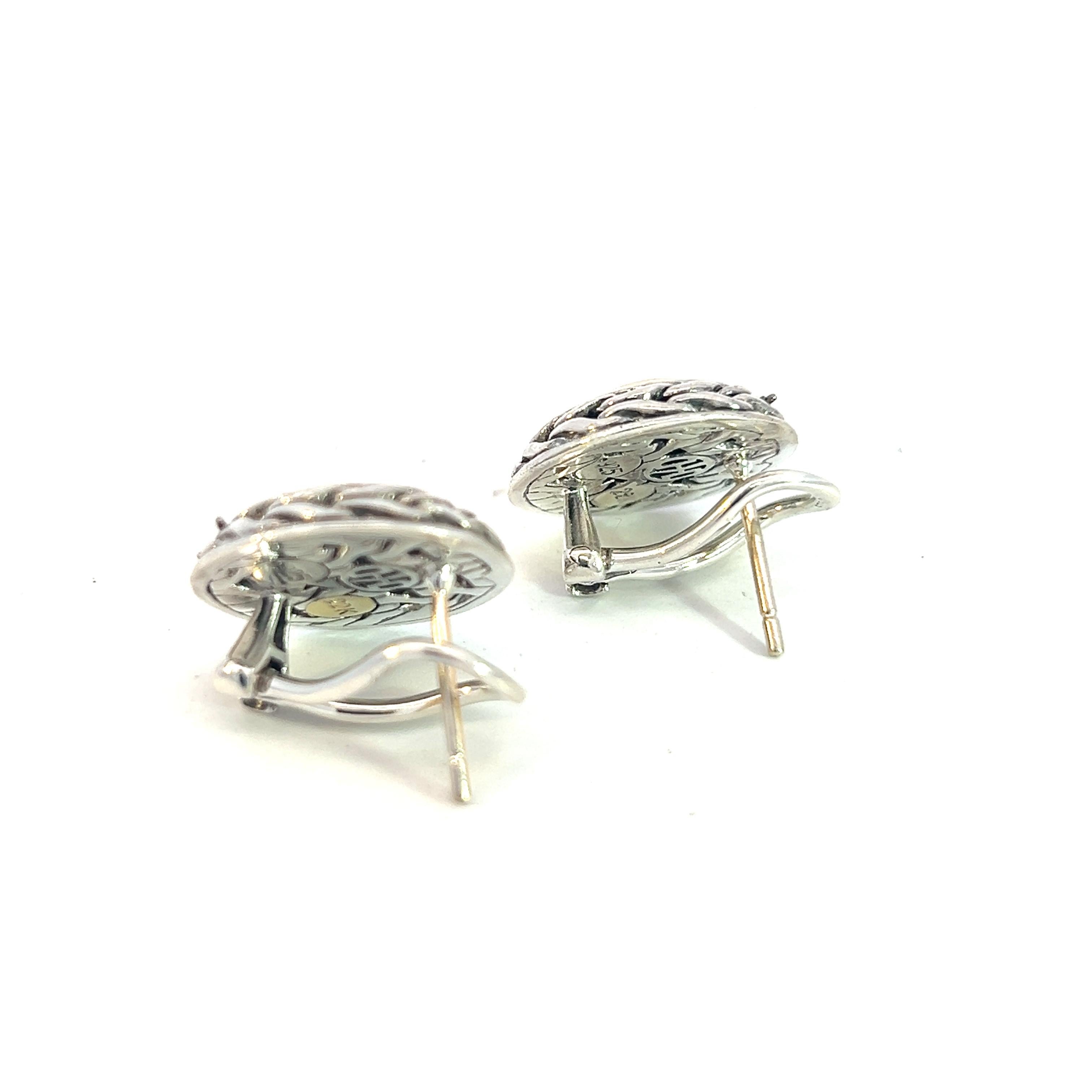 John Hardy Estate Post Palu Clip on Earrings Sterling Silver 22k Y Gold In Good Condition For Sale In Brooklyn, NY